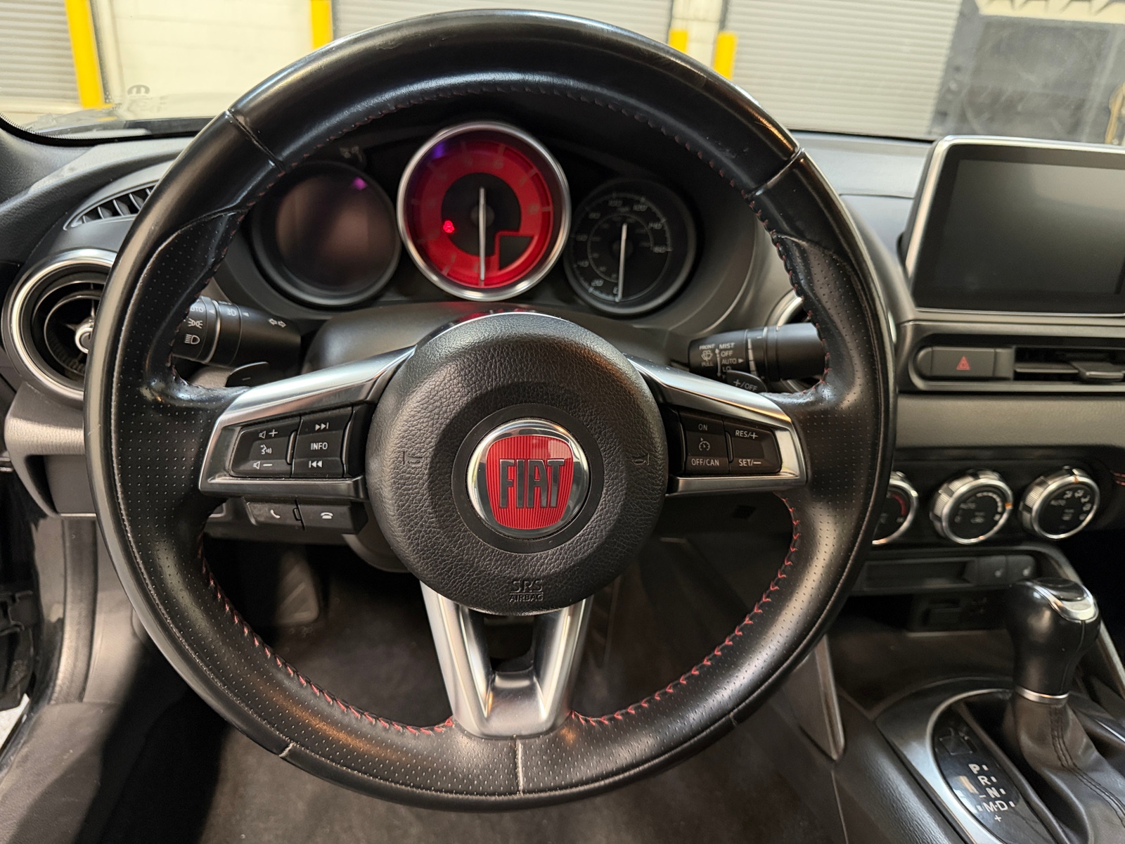 Thumbnail: 2017 Fiat 124 Spider - 5