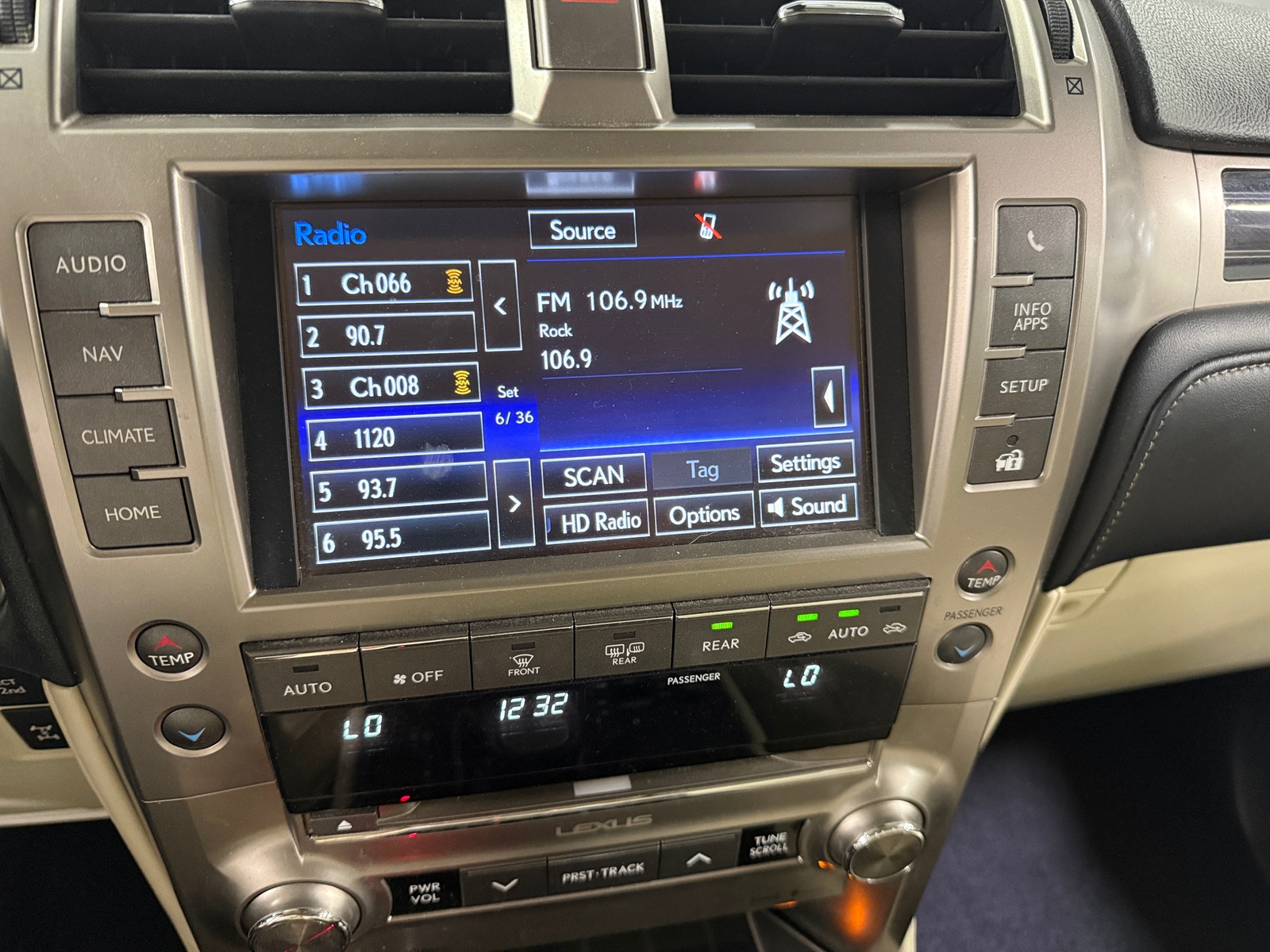 Thumbnail: 2020 Lexus GX - 3