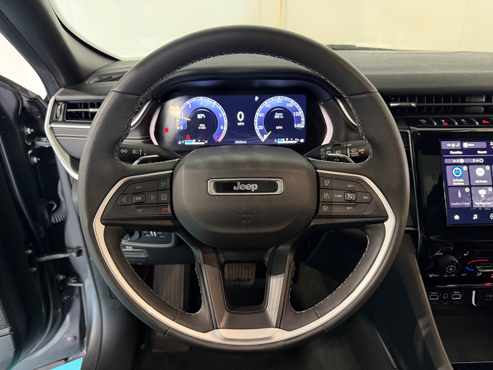 Thumbnail: 2023 Jeep Grand Cherokee L - 4