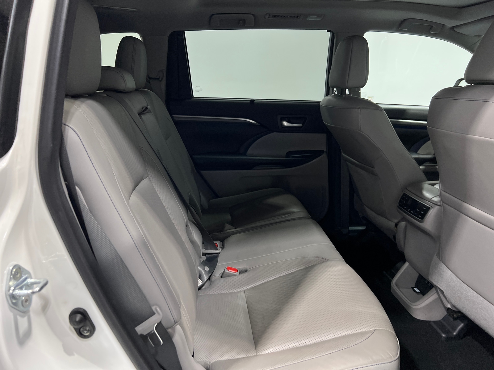Thumbnail: 2017 Toyota Highlander - 5