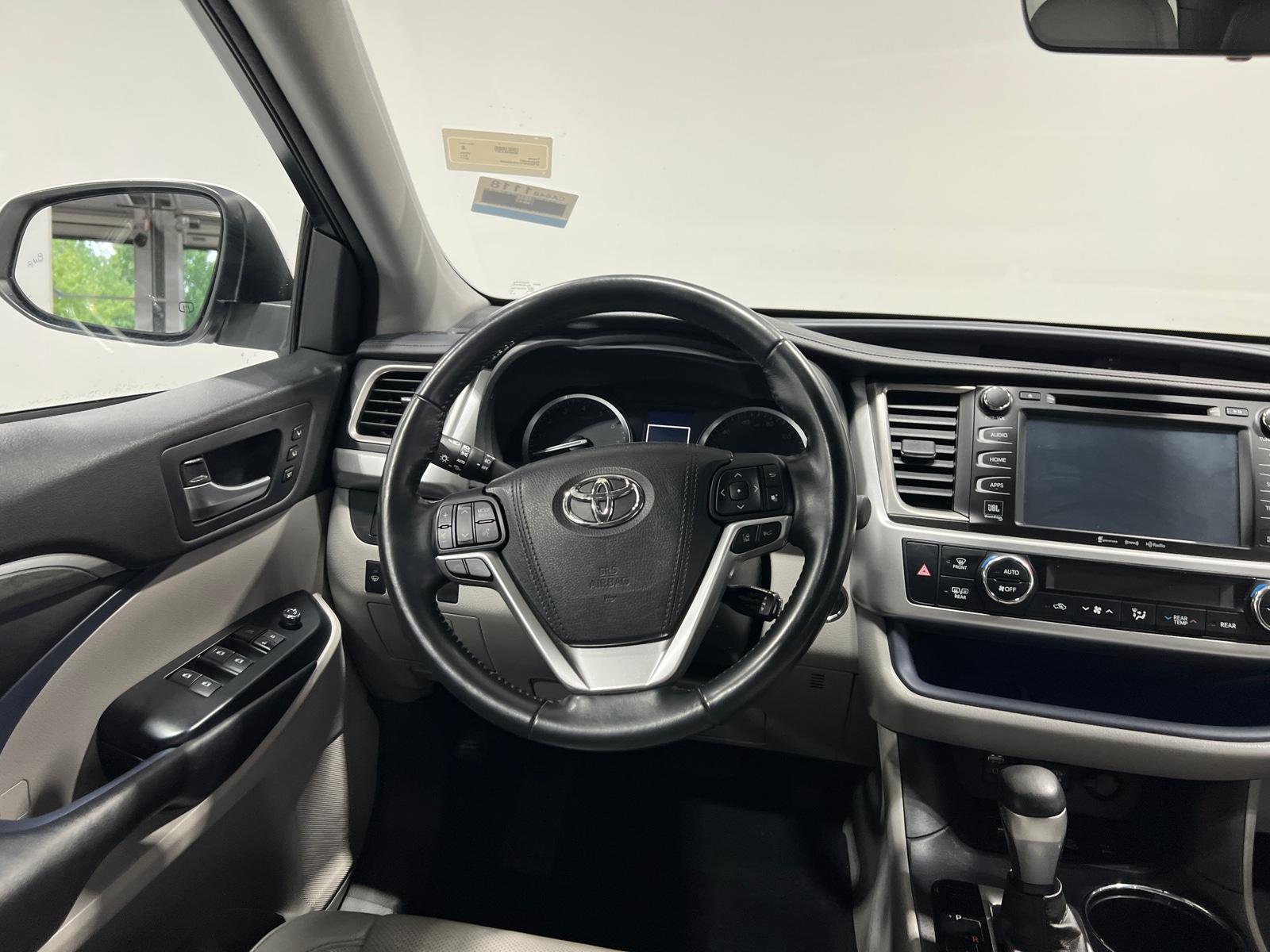 Thumbnail: 2017 Toyota Highlander - 4