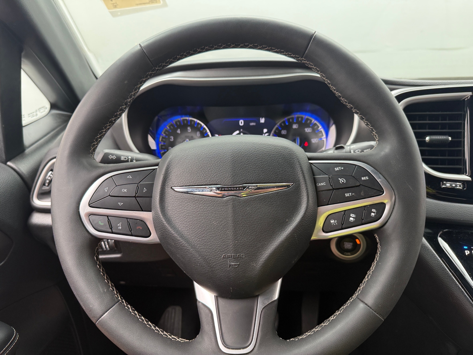 Thumbnail: 2025 Chrysler Pacifica - 4