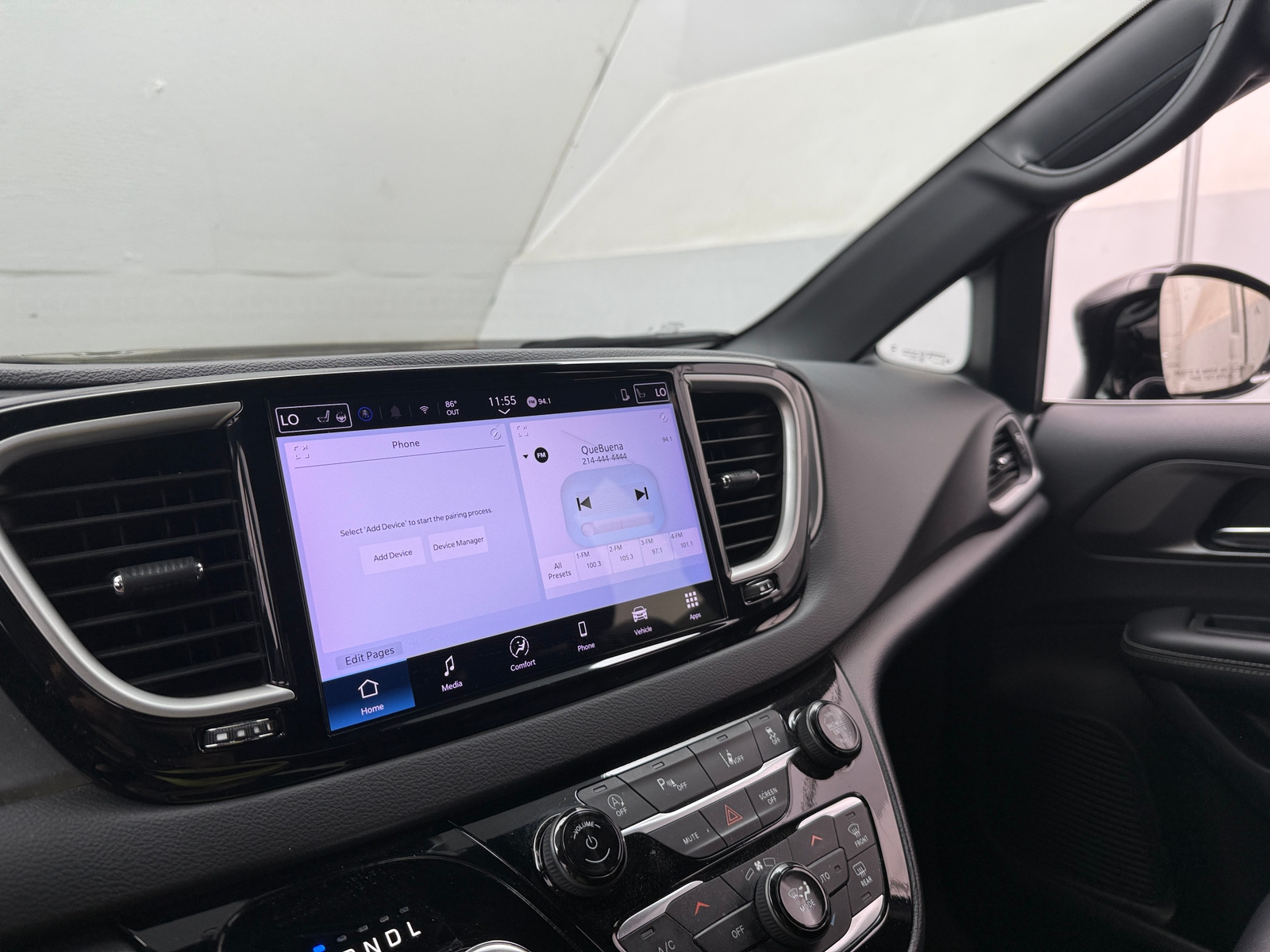 Thumbnail: 2025 Chrysler Pacifica - 3