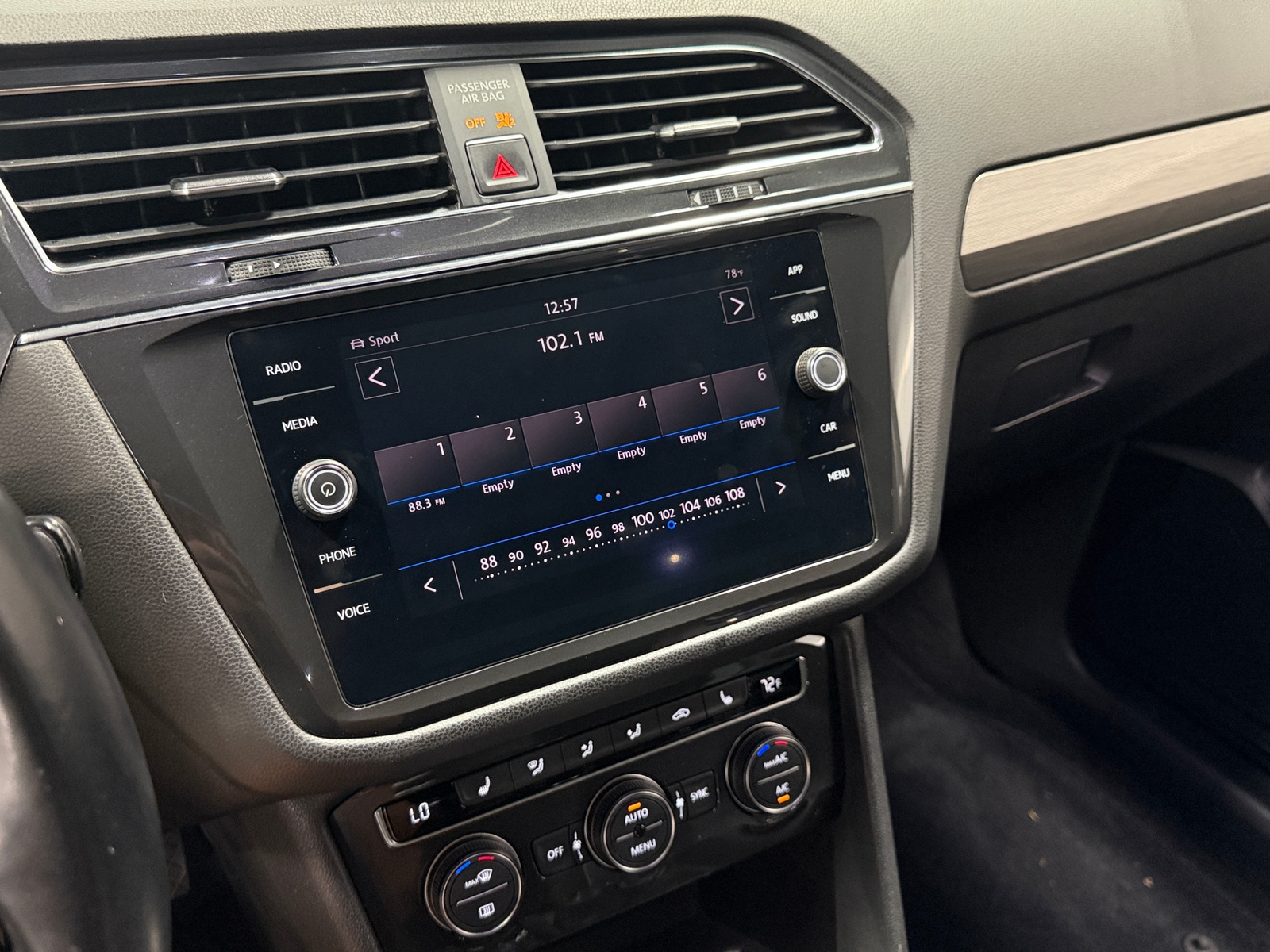 Thumbnail: 2018 Volkswagen Tiguan - 3
