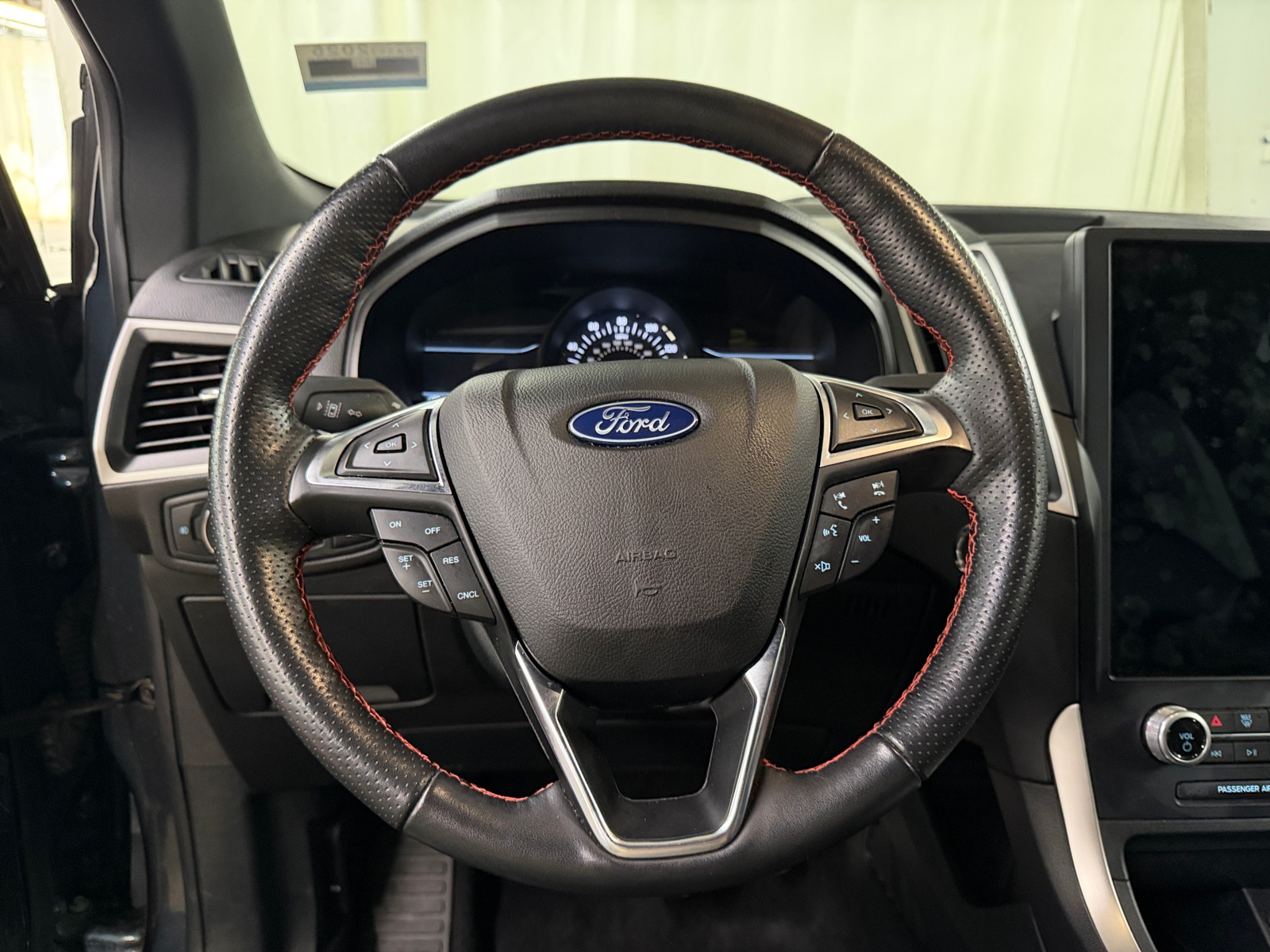 Thumbnail: 2023 Ford Edge - 4