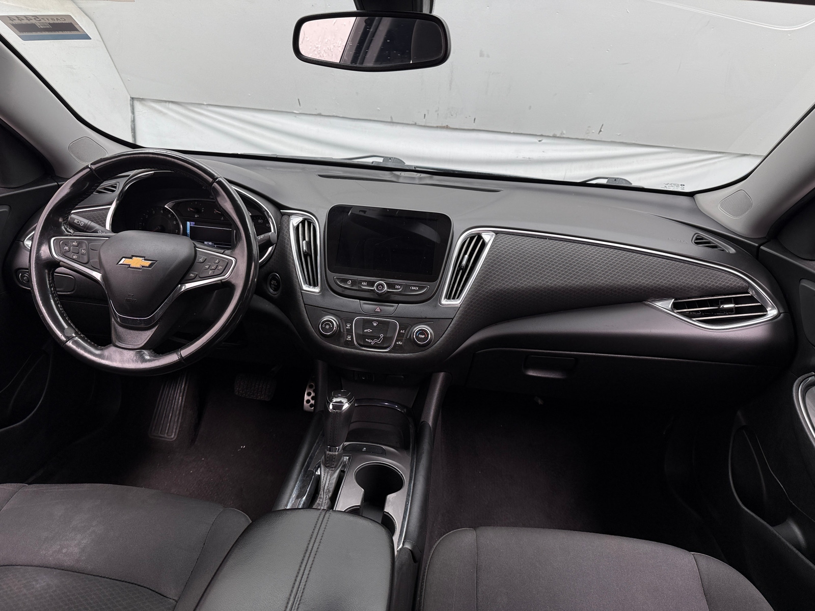 Thumbnail: 2017 Chevrolet Malibu - 3