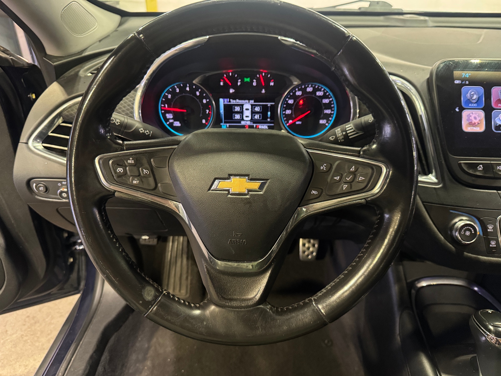Thumbnail: 2017 Chevrolet Malibu - 5