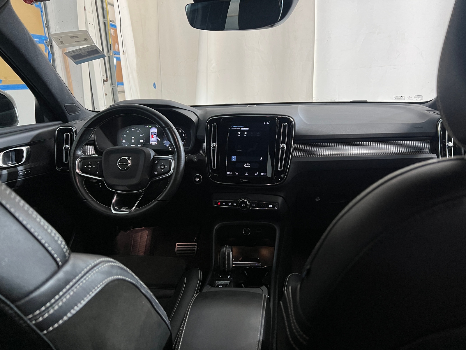 Thumbnail: 2019 Volvo XC40 - 2