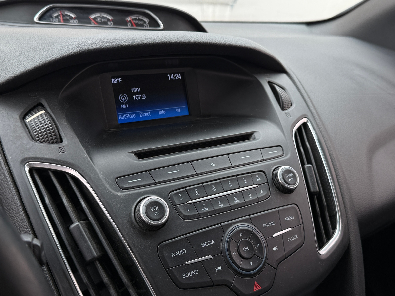 Thumbnail: 2016 Ford Focus - 4