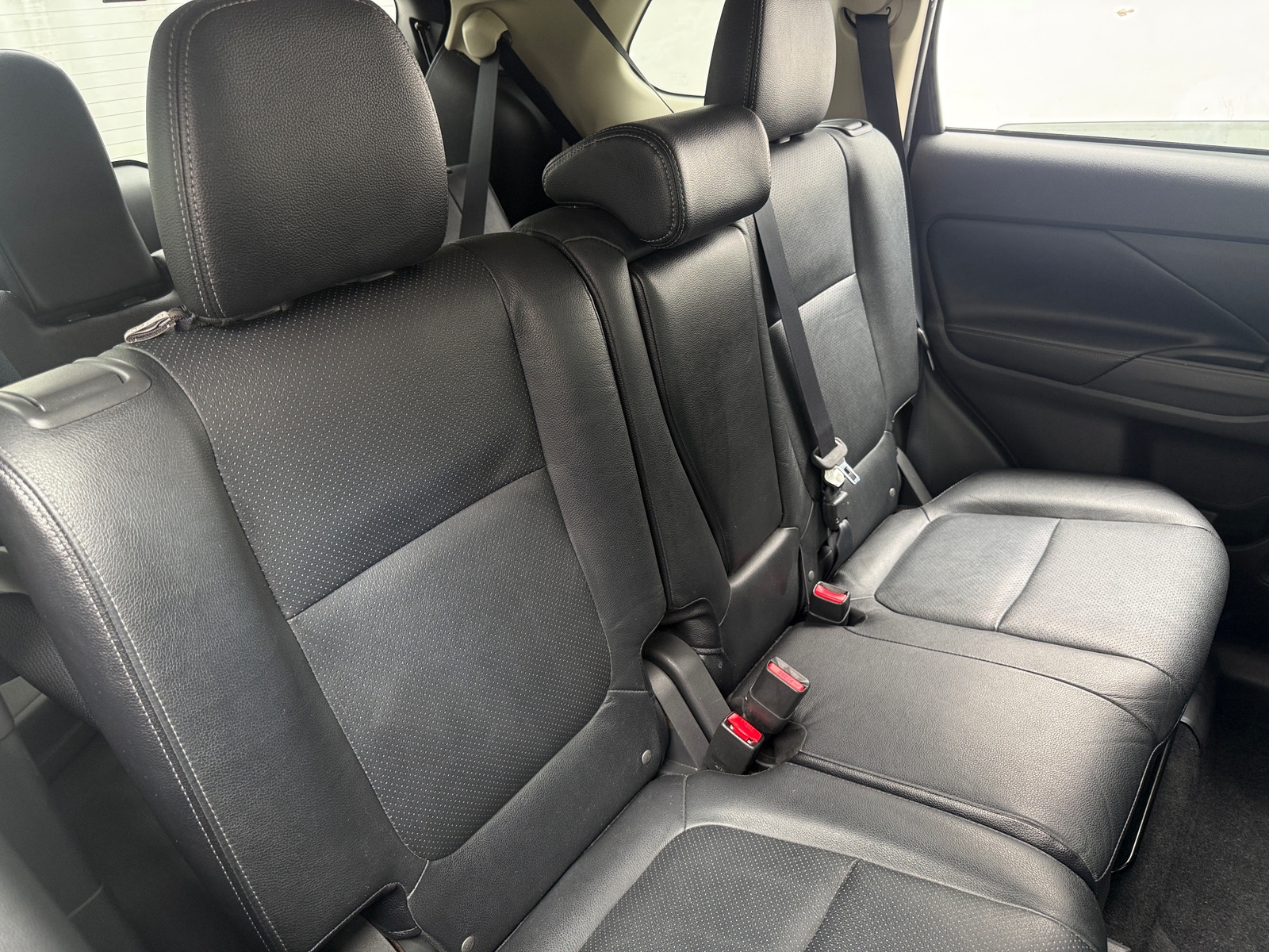Thumbnail: 2016 Mitsubishi Outlander - 5