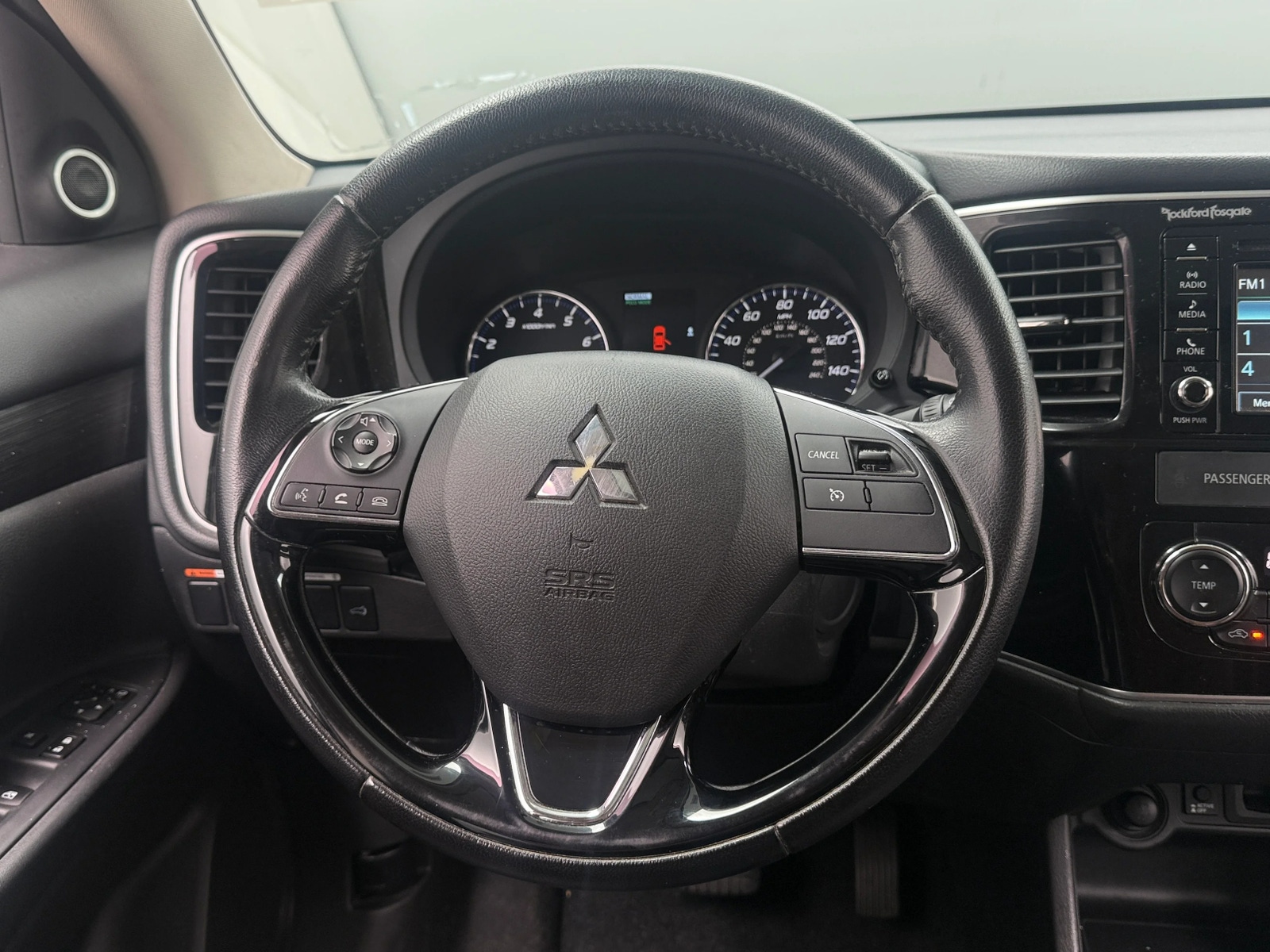 Thumbnail: 2016 Mitsubishi Outlander - 4