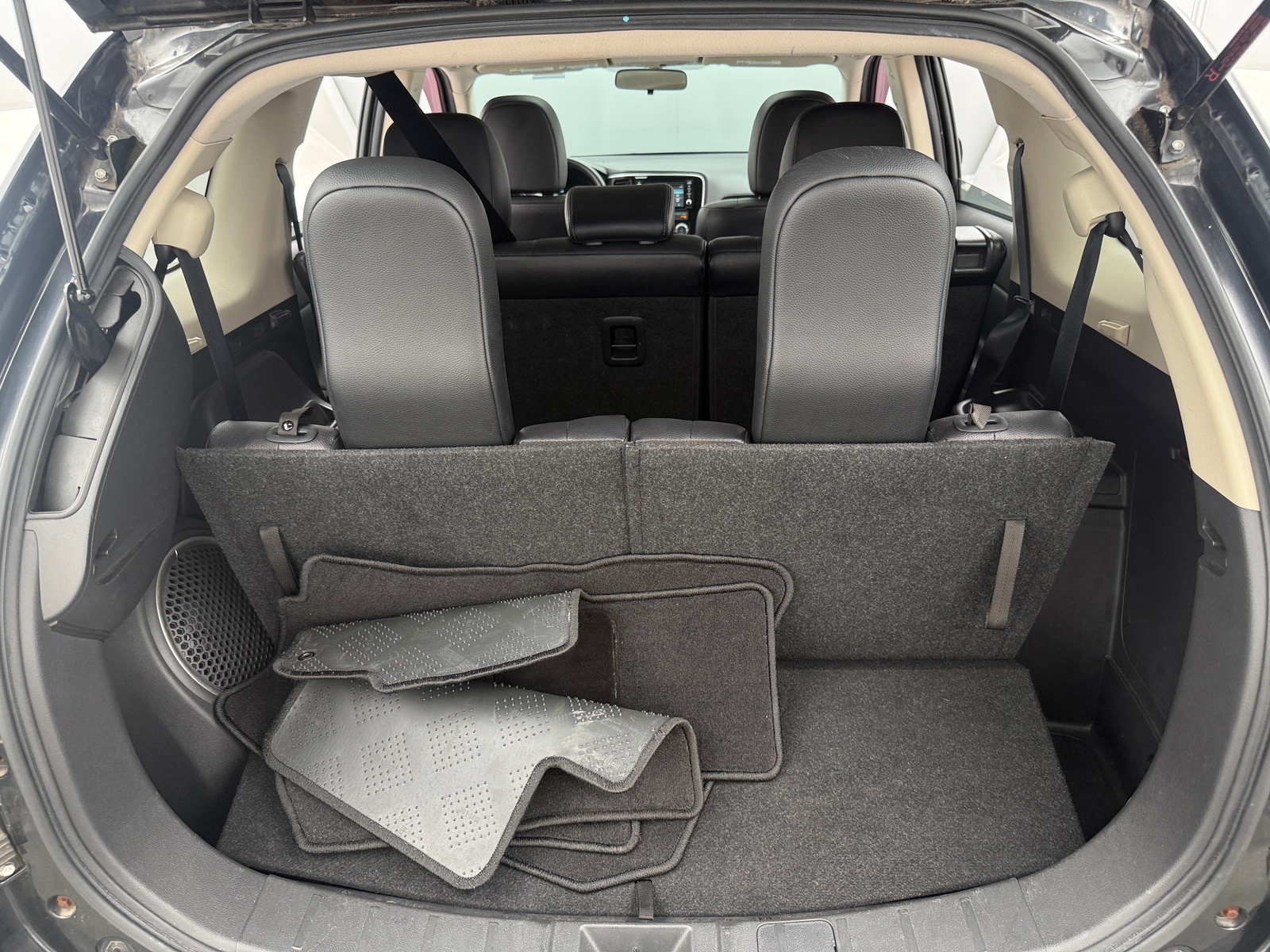 Thumbnail: 2016 Mitsubishi Outlander - 6