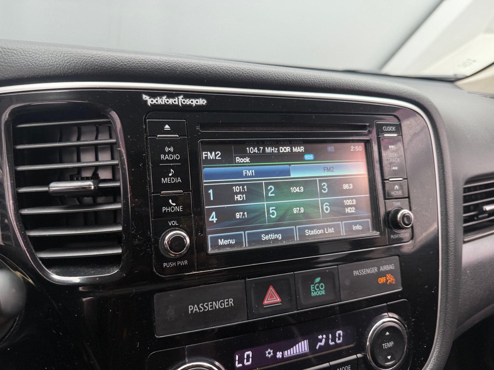 Thumbnail: 2016 Mitsubishi Outlander - 3