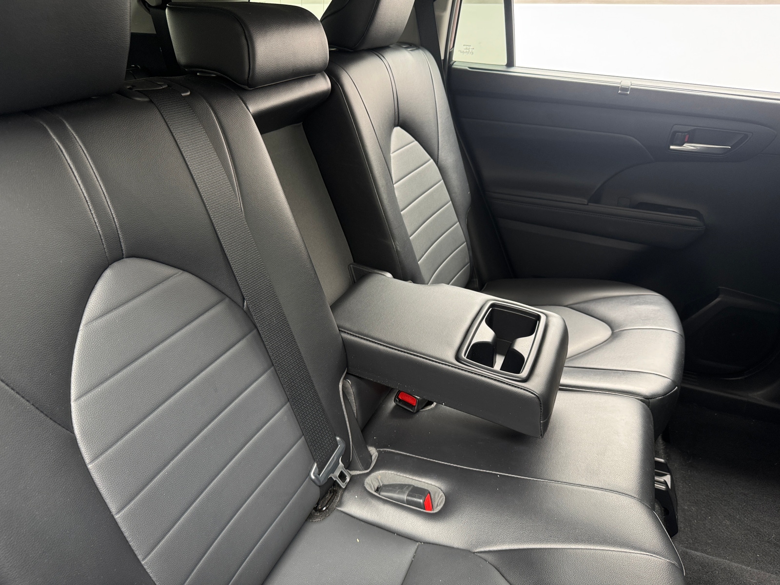Thumbnail: 2022 Toyota Highlander - 6
