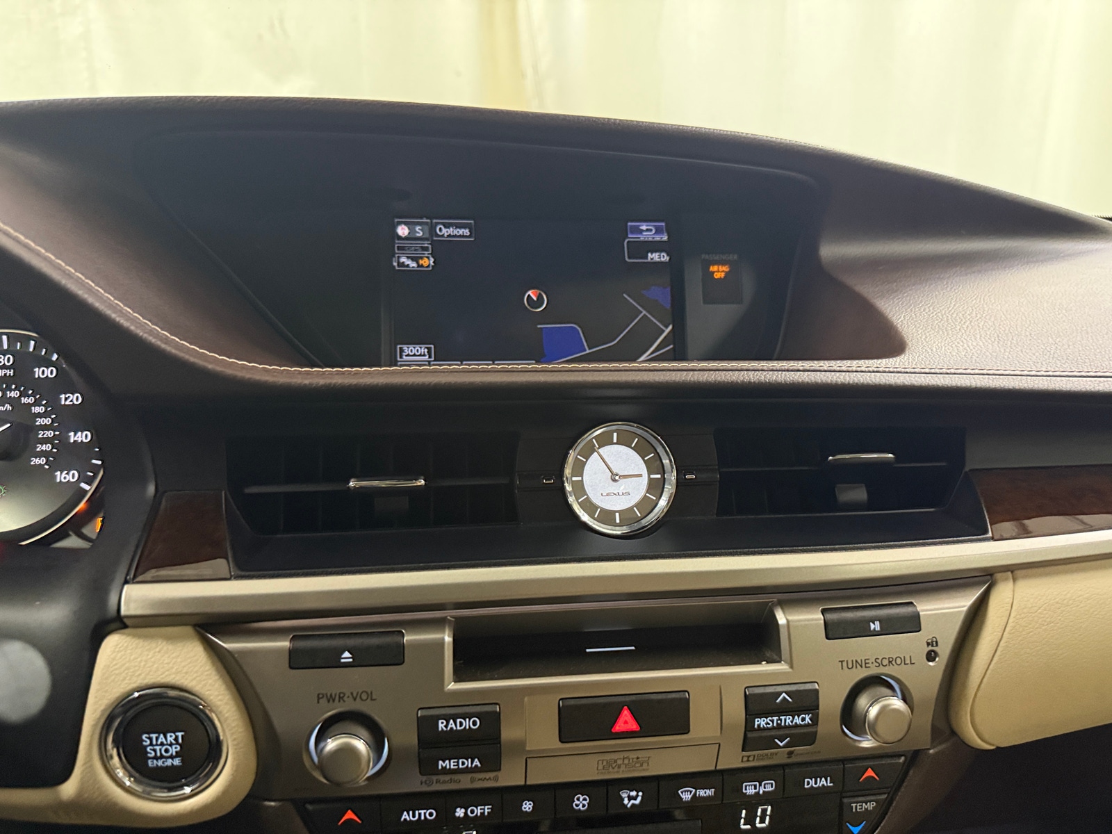 Thumbnail: 2016 Lexus ES - 4