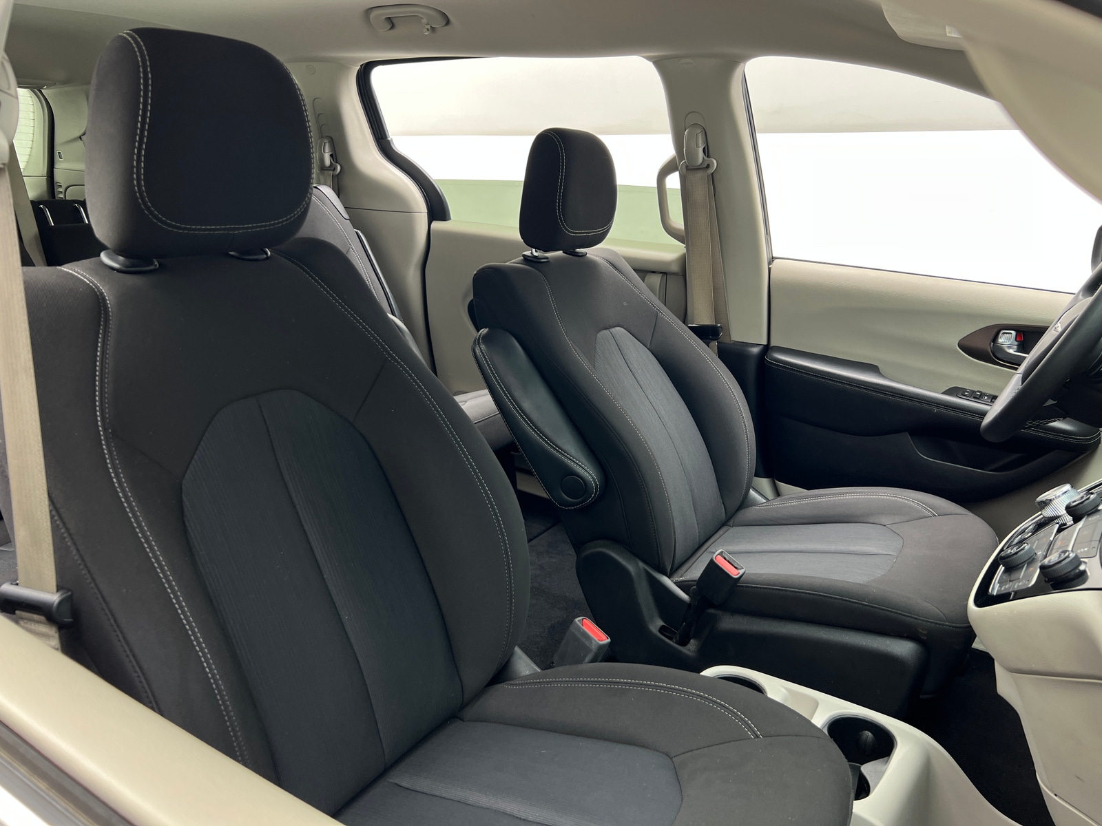 Thumbnail: 2023 Chrysler Voyager - 2