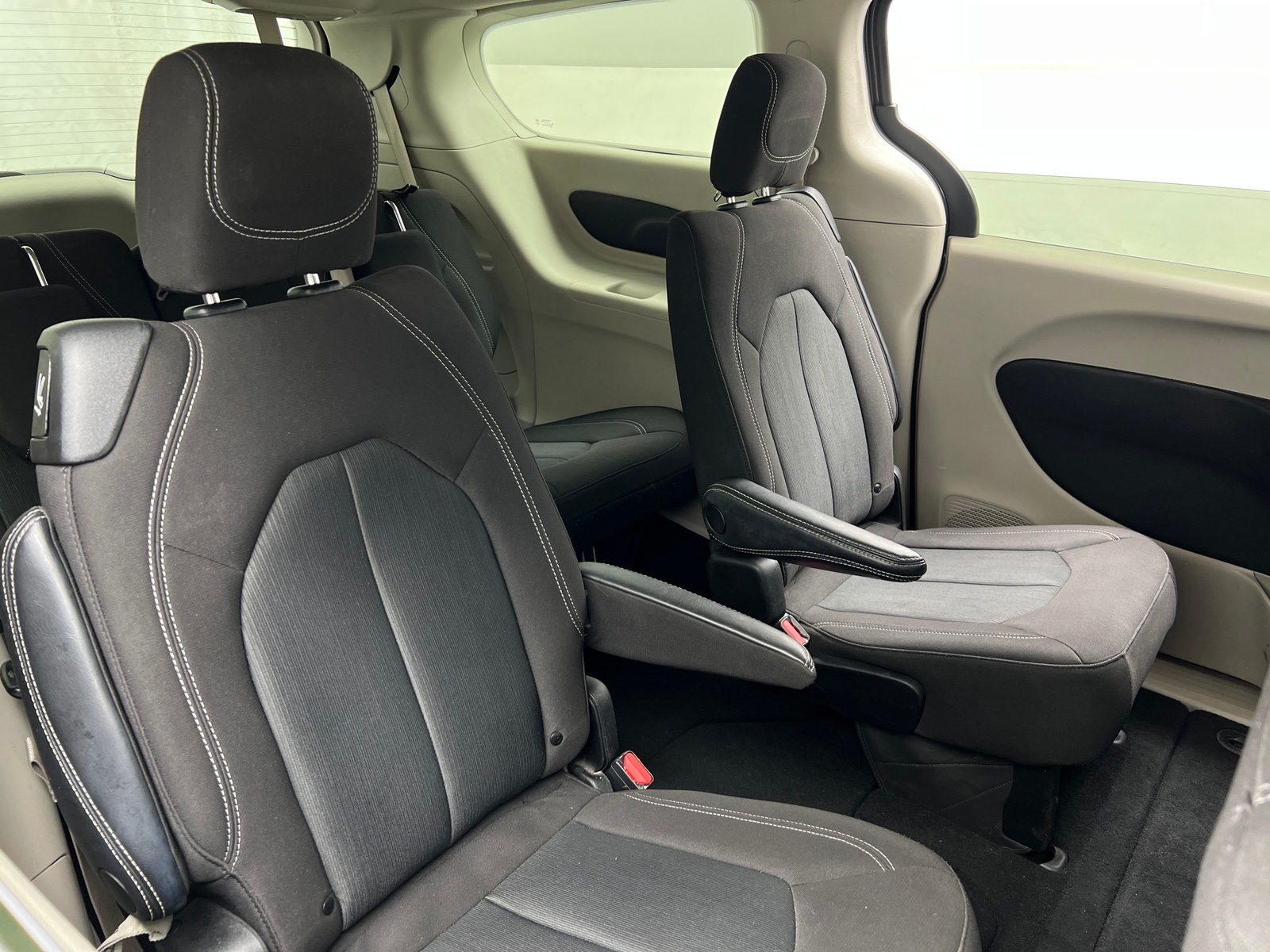Thumbnail: 2023 Chrysler Voyager - 6