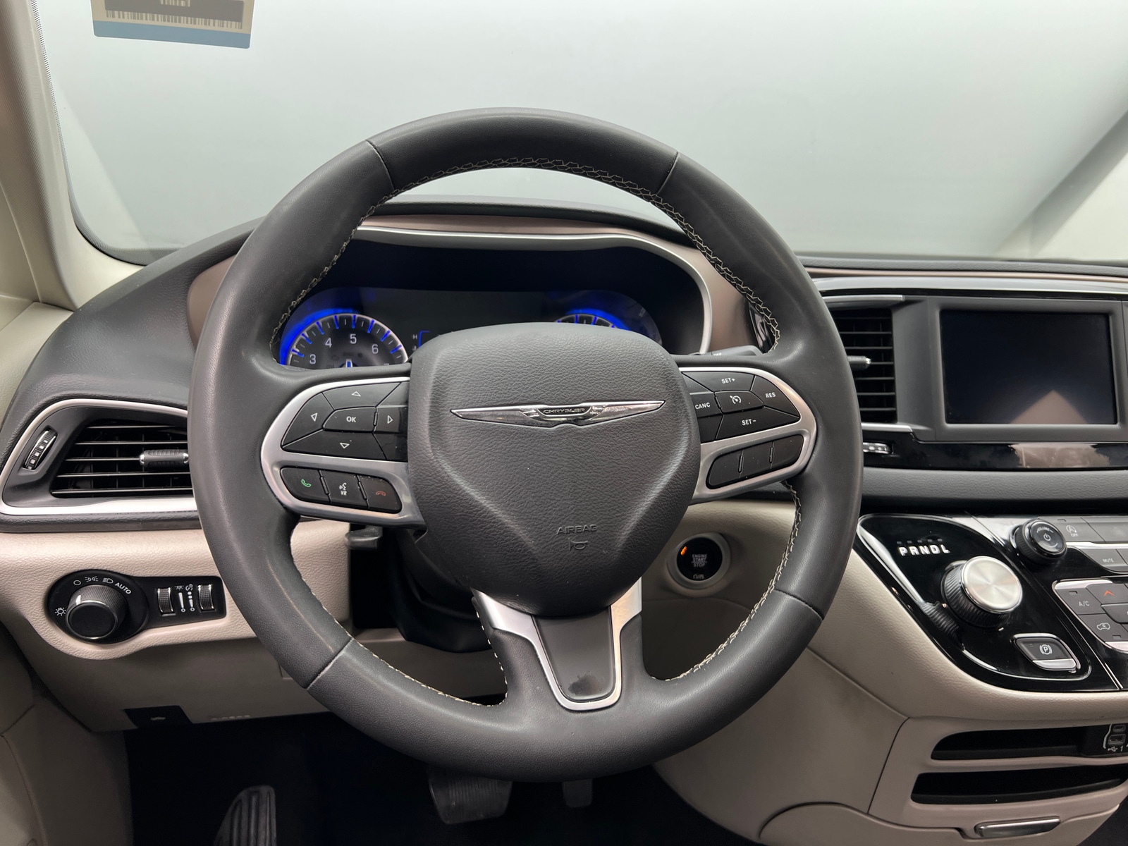 Thumbnail: 2023 Chrysler Voyager - 5