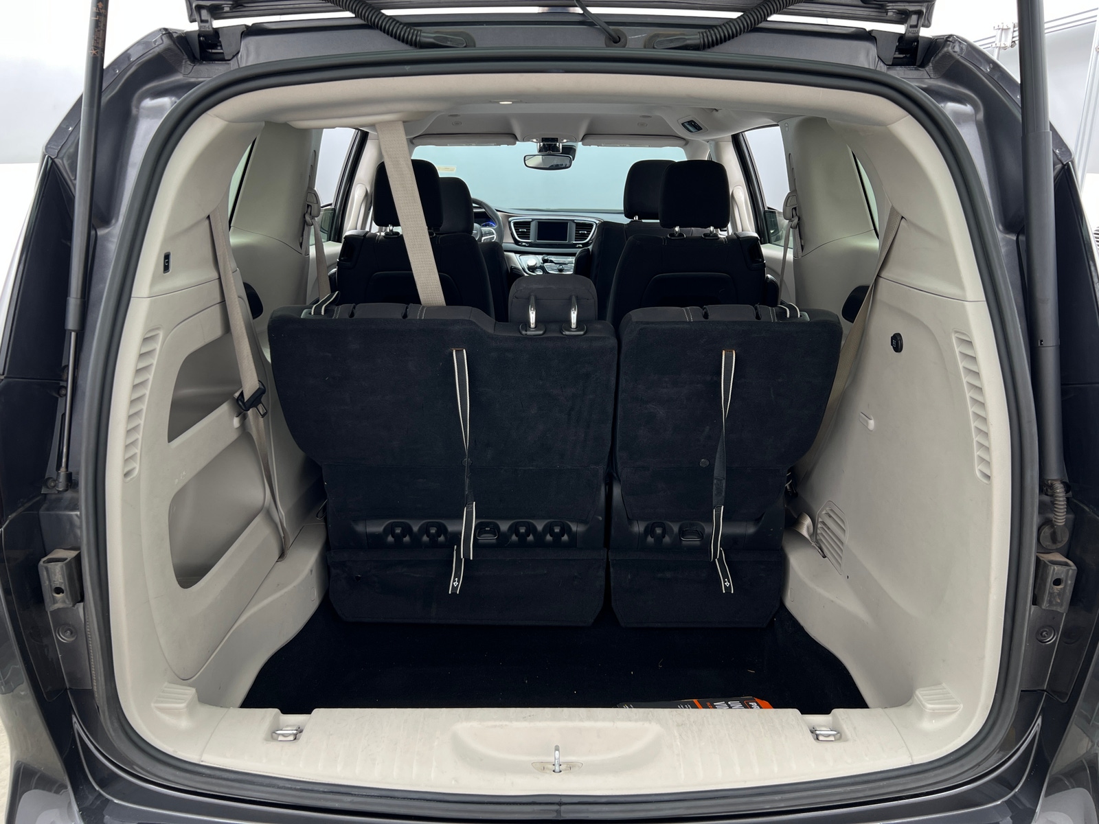 Thumbnail: 2023 Chrysler Voyager - 7