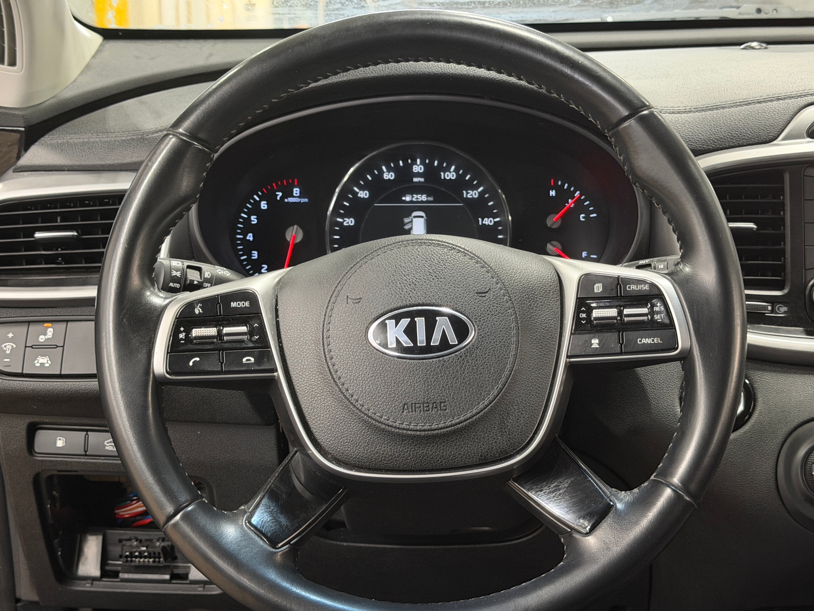 Thumbnail: 2019 Kia Sorento - 4