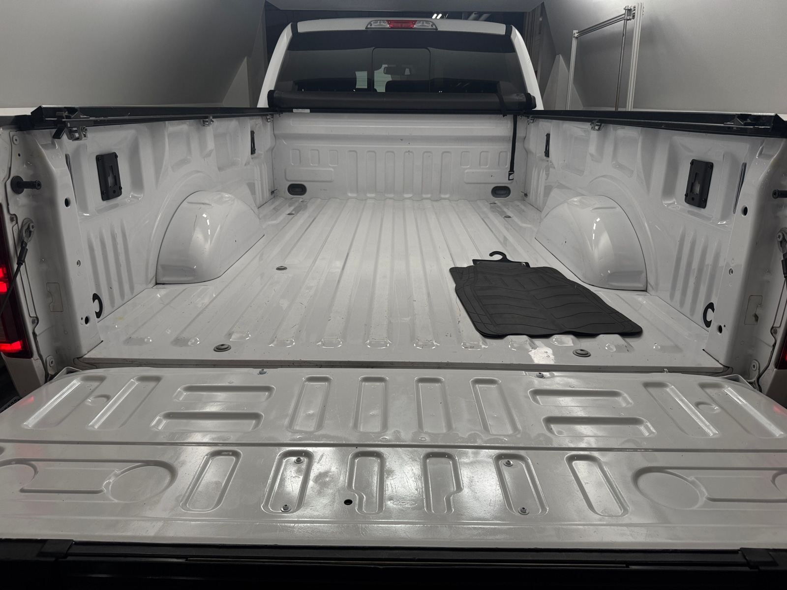 Thumbnail: 2018 Ford Econoline - 6