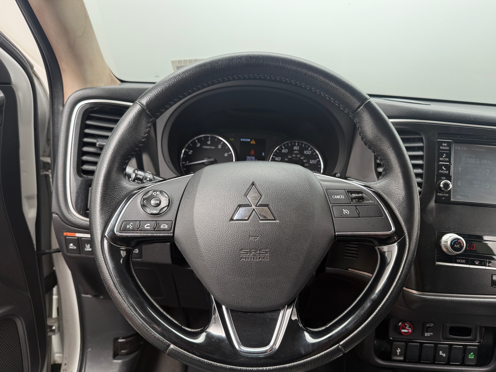 Thumbnail: 2020 Mitsubishi Outlander - 4
