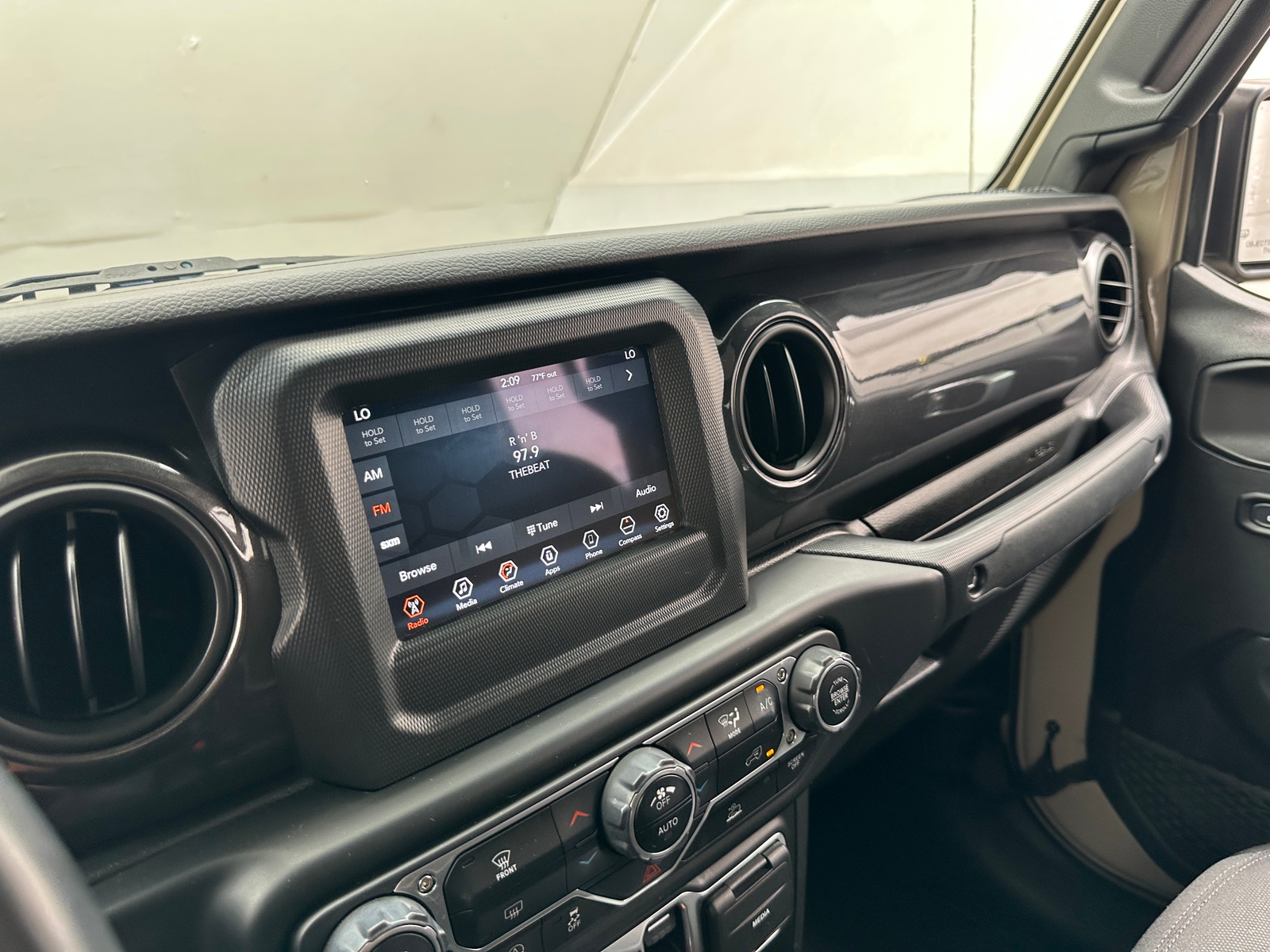 Thumbnail: 2022 Jeep Gladiator - 4