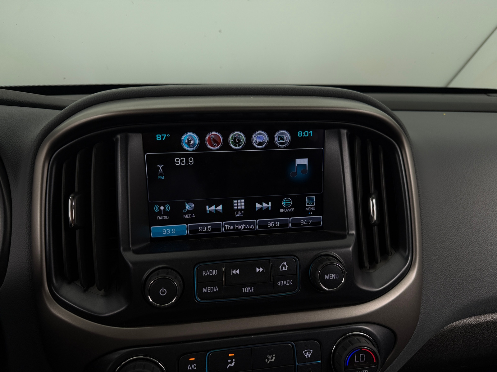Thumbnail: 2018 Chevrolet Colorado - 3