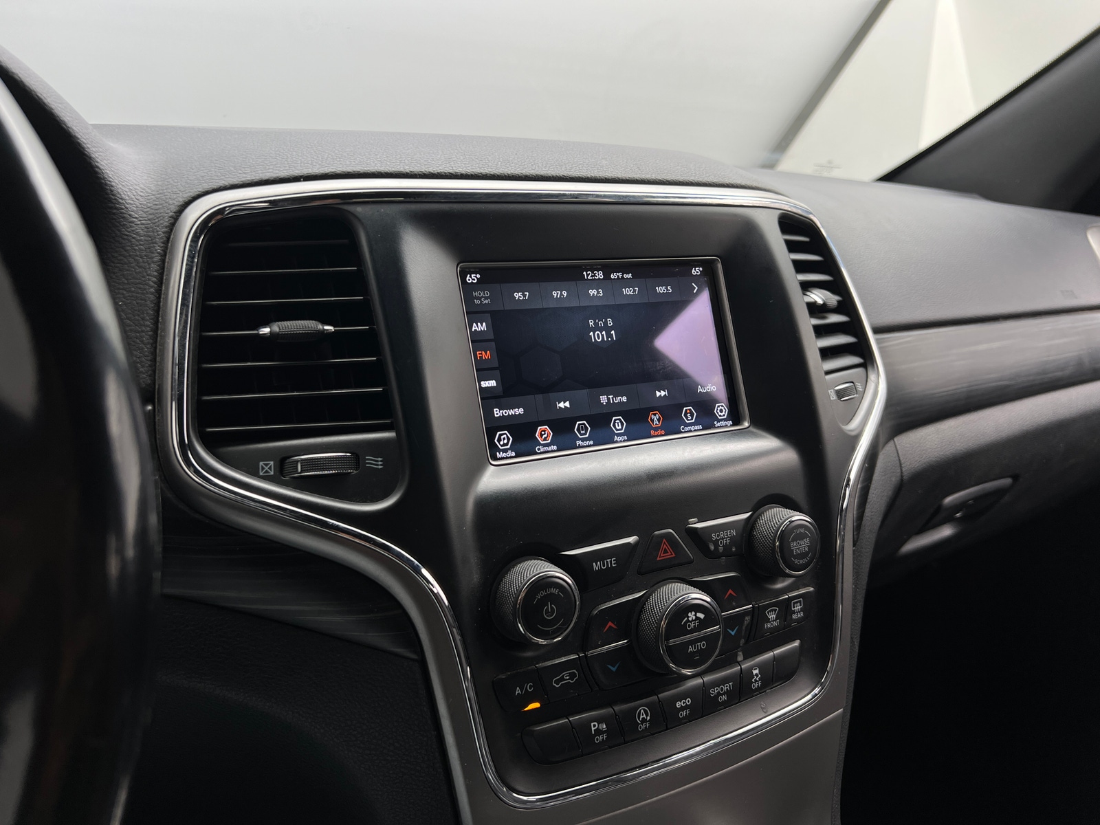 Thumbnail: 2020 Jeep Grand Cherokee - 4