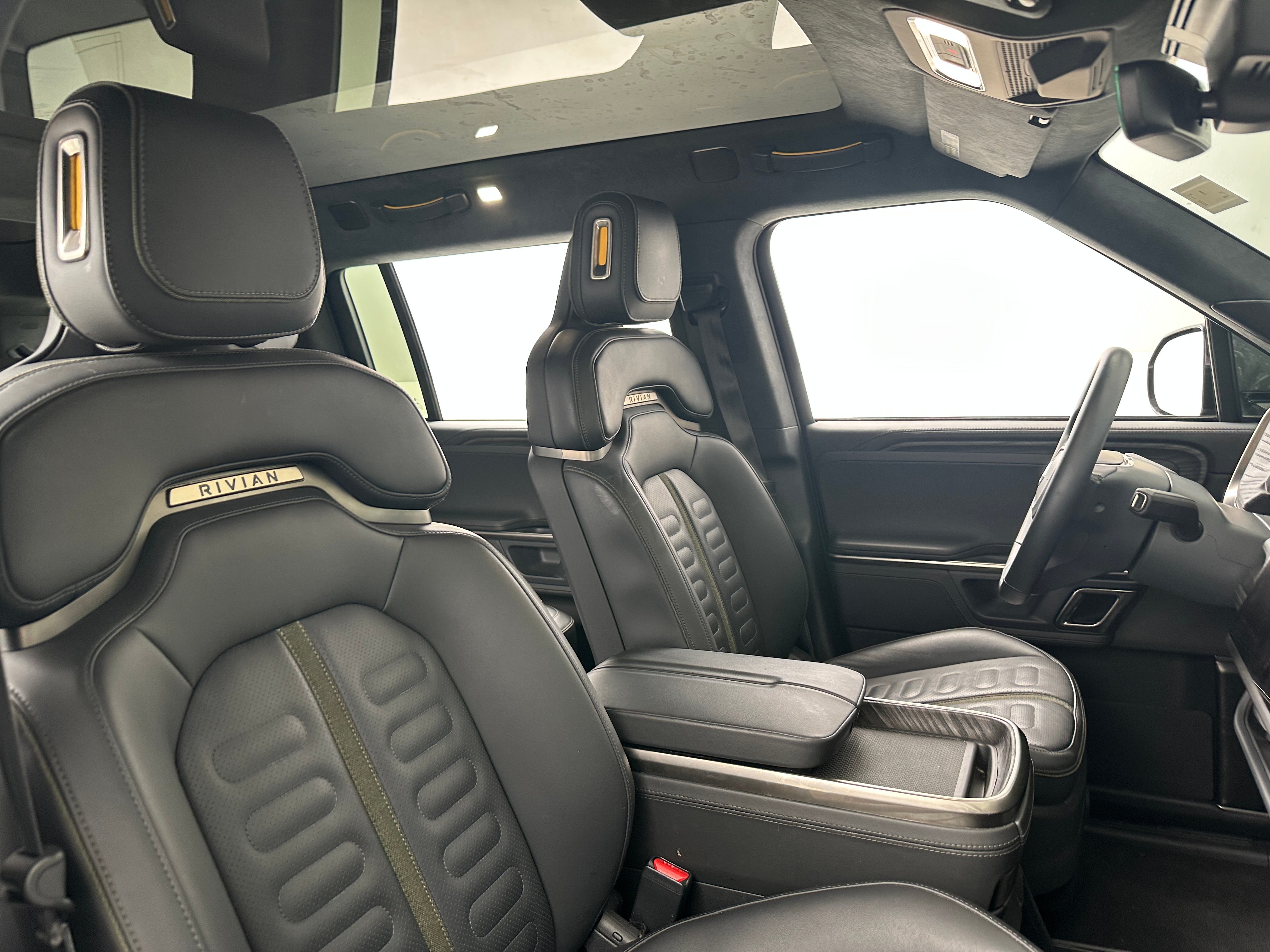 2023 Rivian R1S