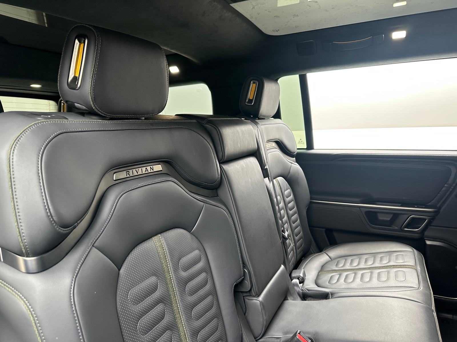 Thumbnail: 2023 Rivian R1S - 5