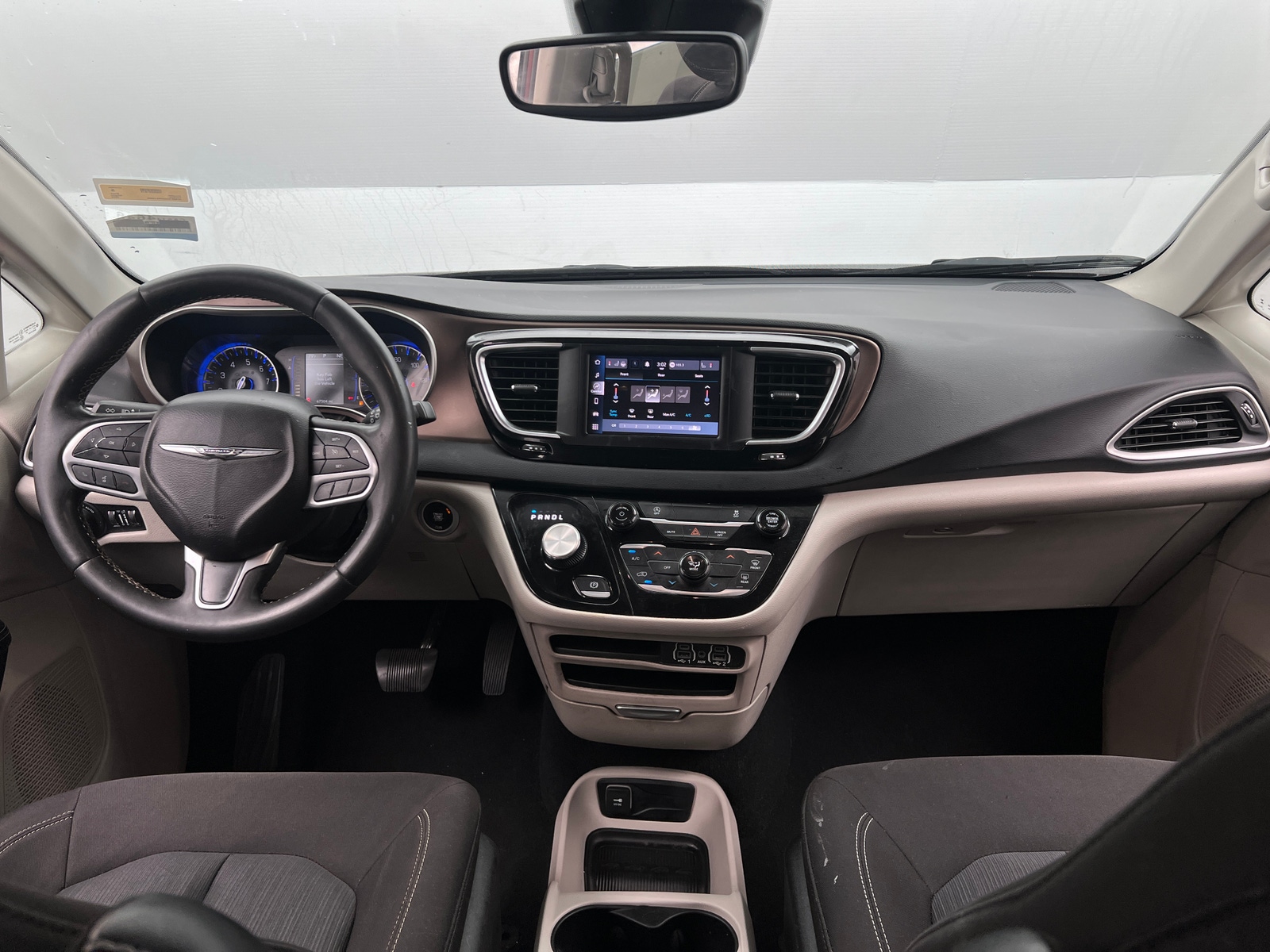 Thumbnail: 2023 Chrysler Voyager - 3