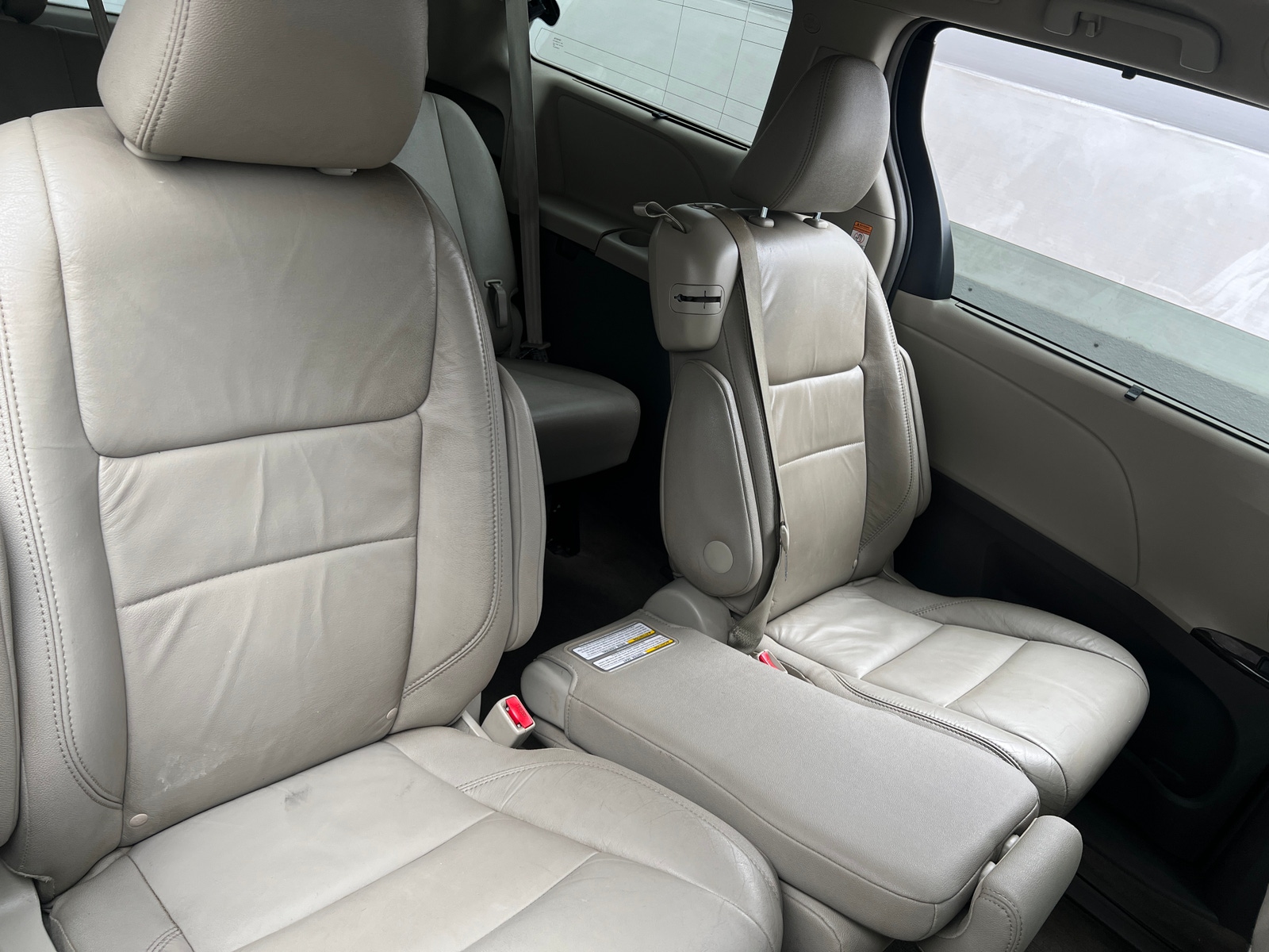 Thumbnail: 2016 Toyota Sienna - 6