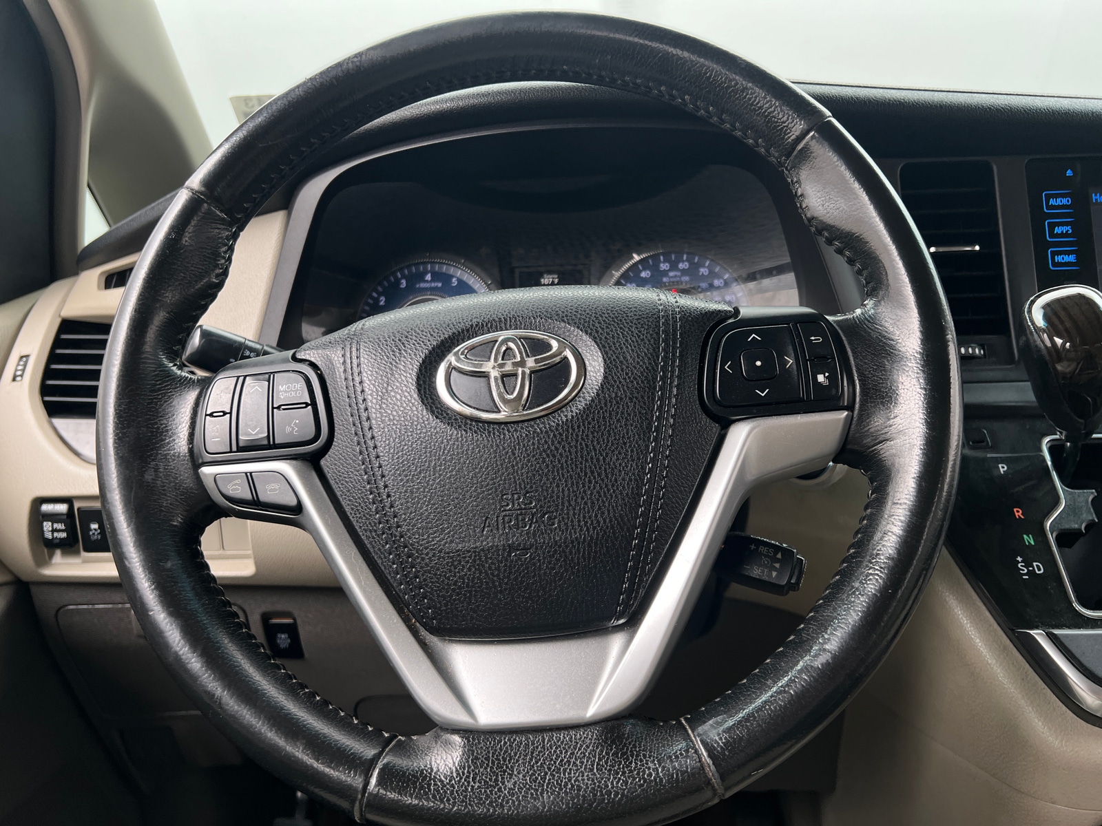 Thumbnail: 2016 Toyota Sienna - 5