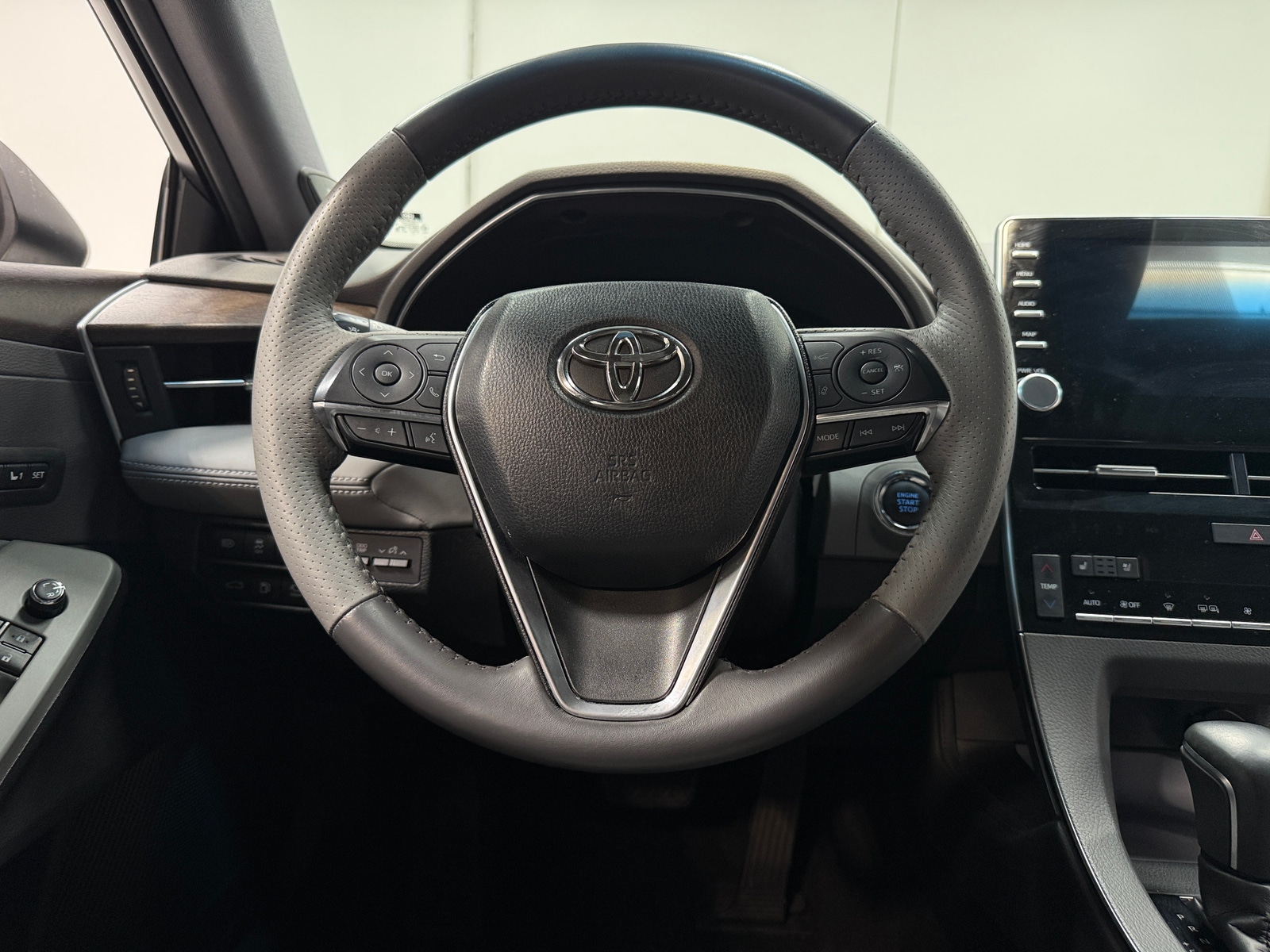 Thumbnail: 2019 Toyota Avalon - 4