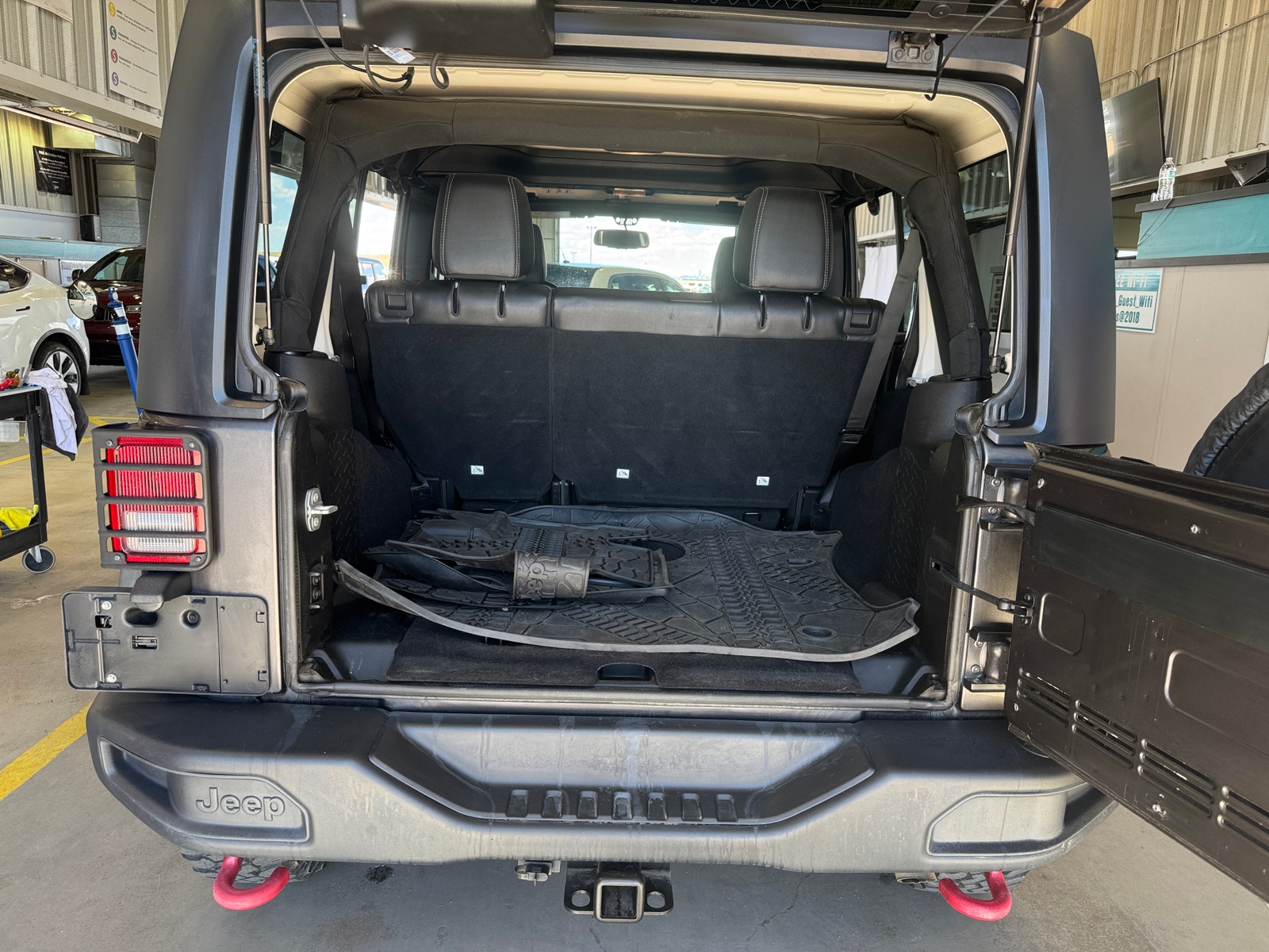 Thumbnail: 2016 Jeep Wrangler - 6