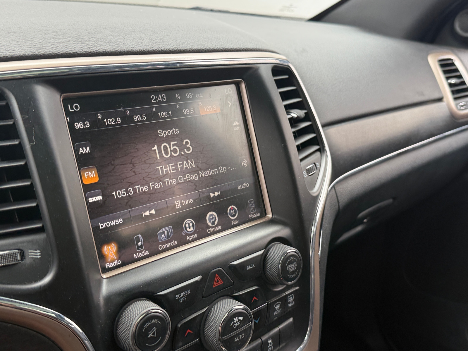 Thumbnail: 2017 Jeep Grand Cherokee - 3