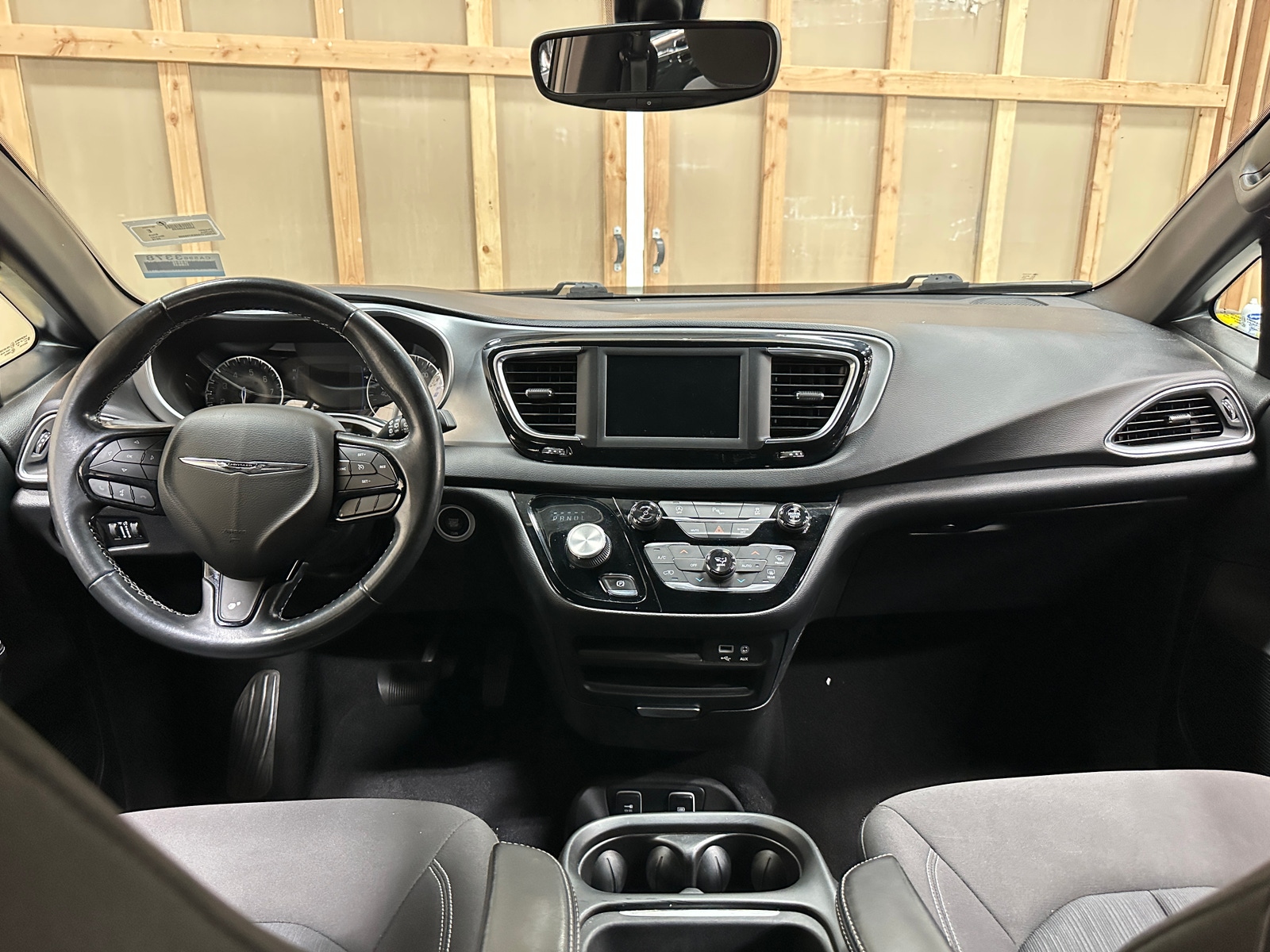 Thumbnail: 2019 Chrysler Pacifica - 3