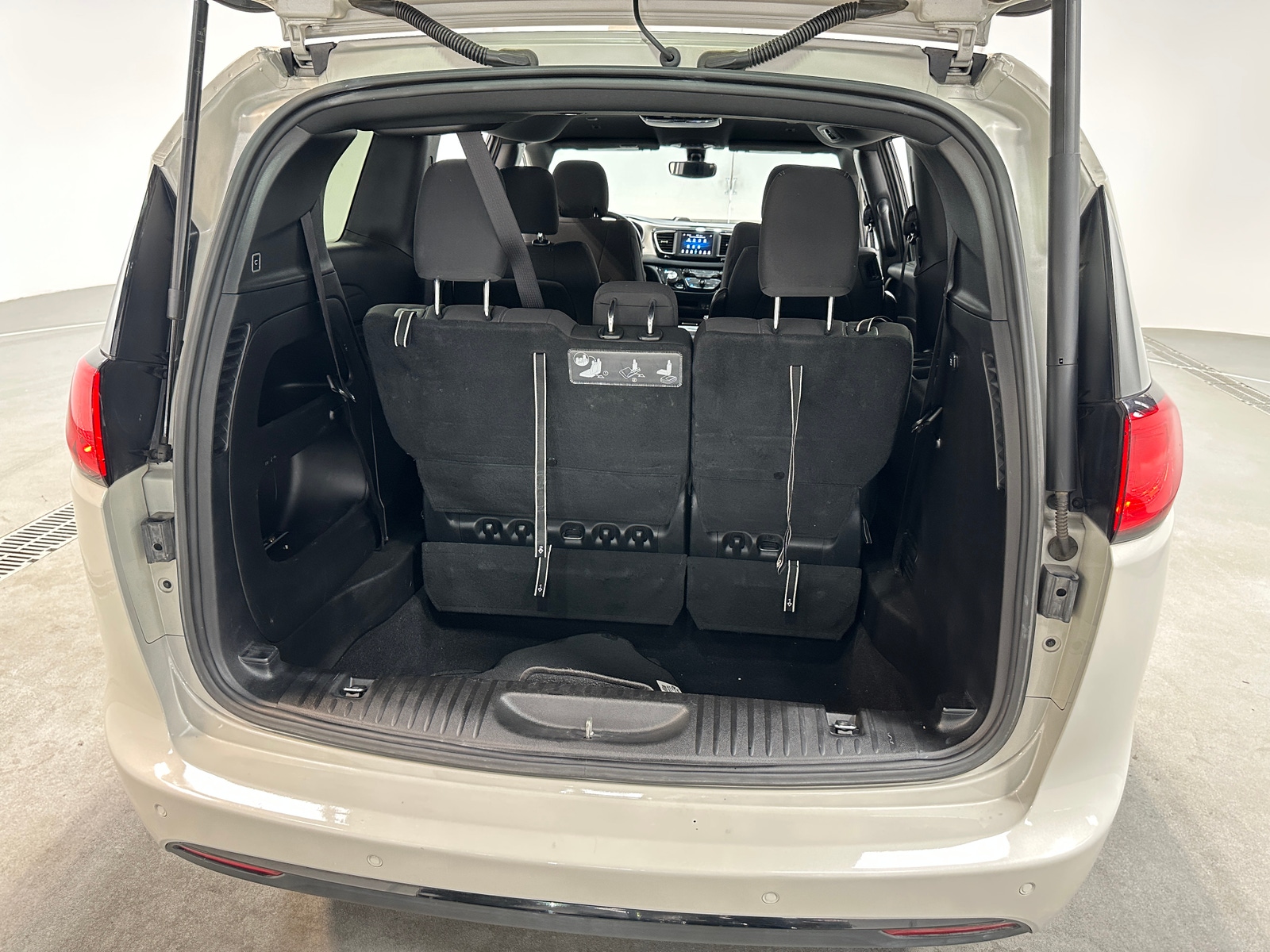 Thumbnail: 2019 Chrysler Pacifica - 7