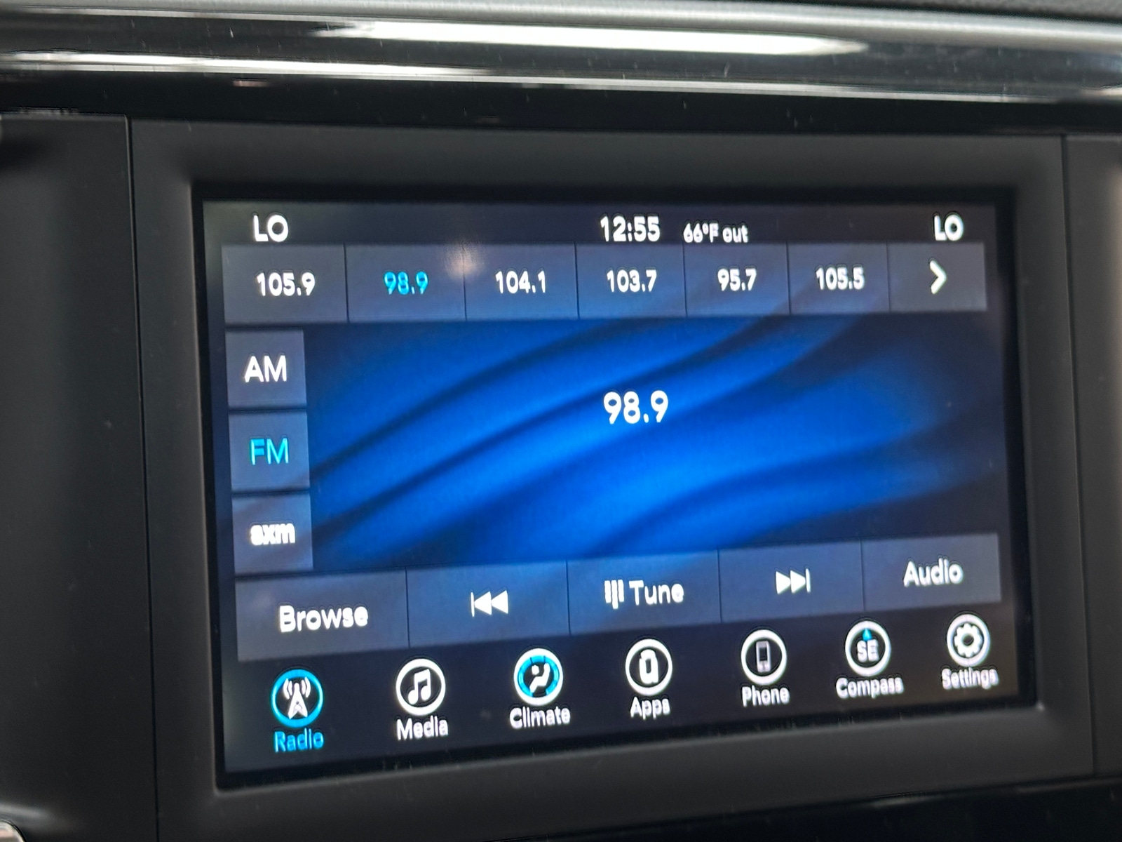 Thumbnail: 2019 Chrysler Pacifica - 4