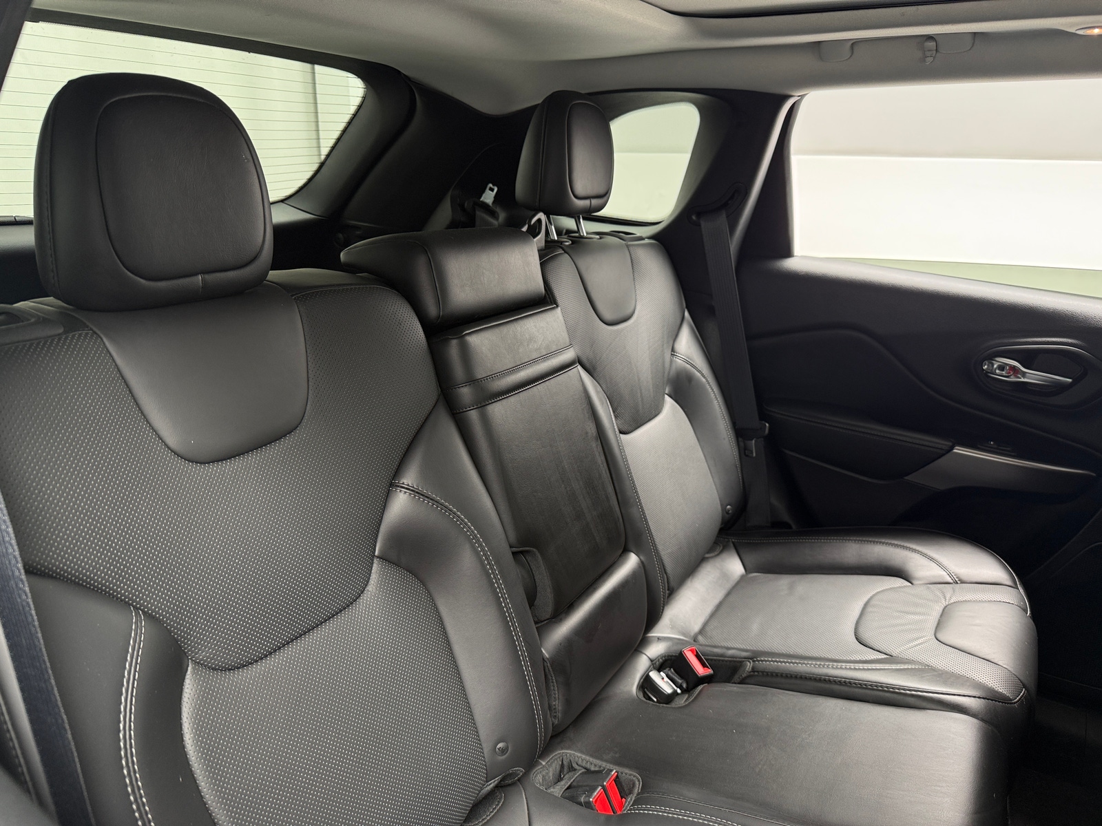 Thumbnail: 2019 Jeep Cherokee - 5