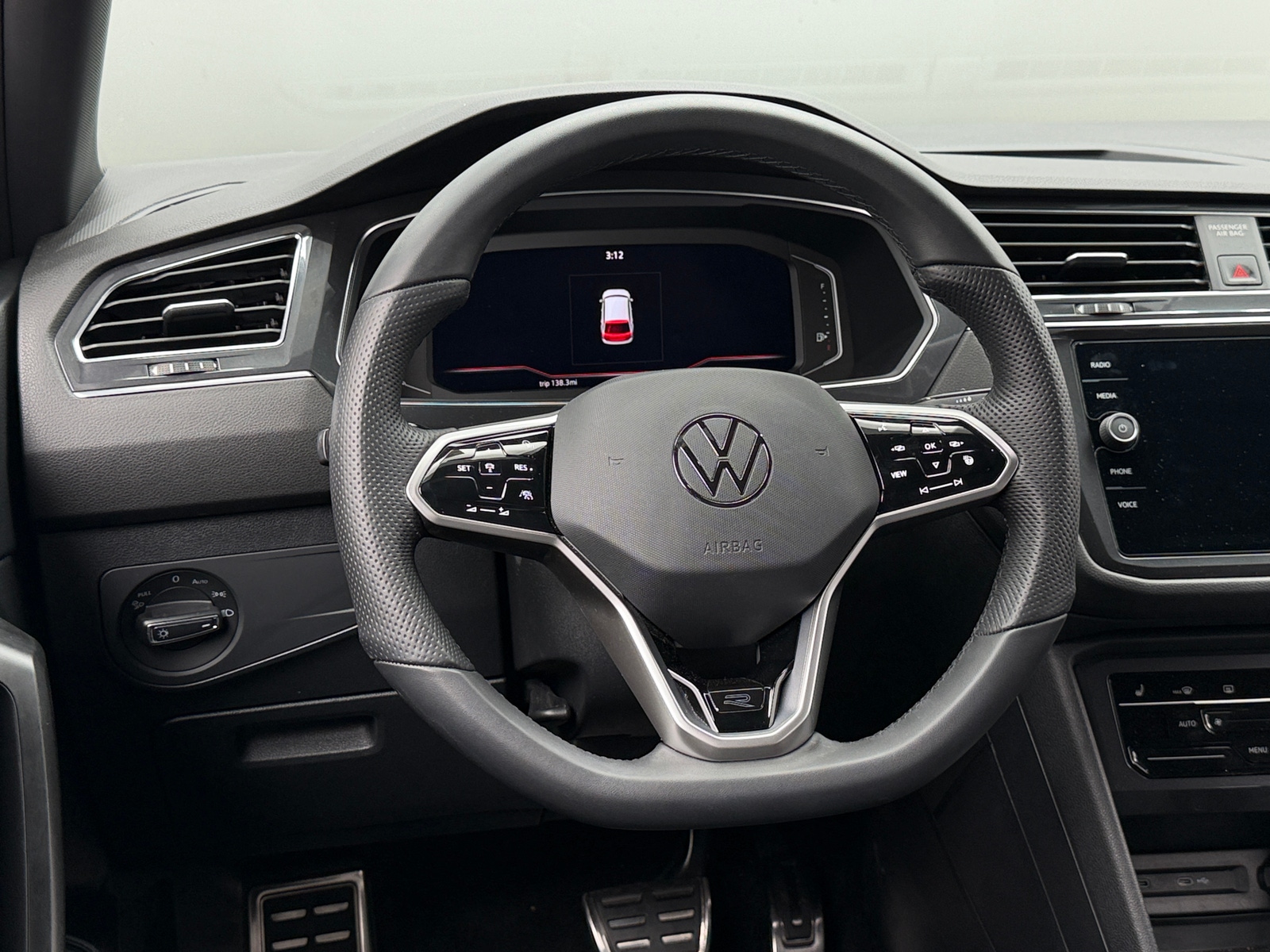 Thumbnail: 2022 Volkswagen Tiguan - 5