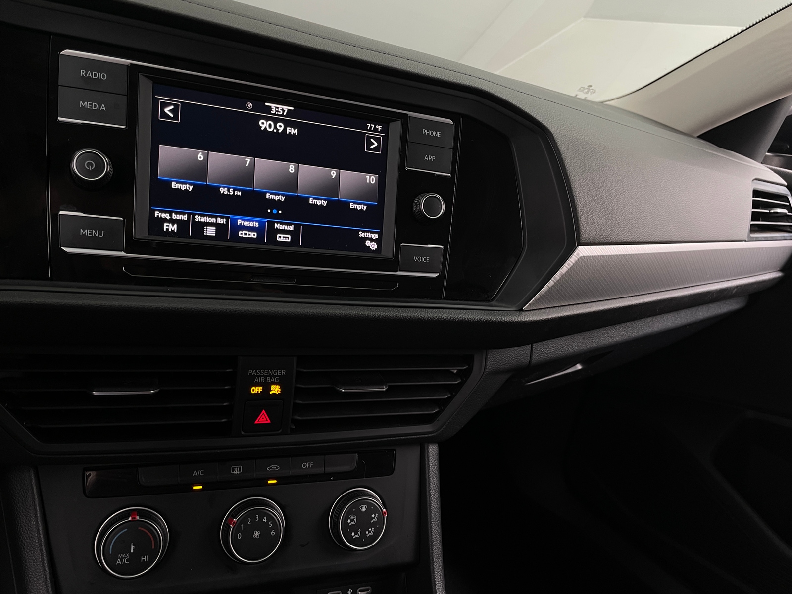 Thumbnail: 2024 Volkswagen Jetta - 4