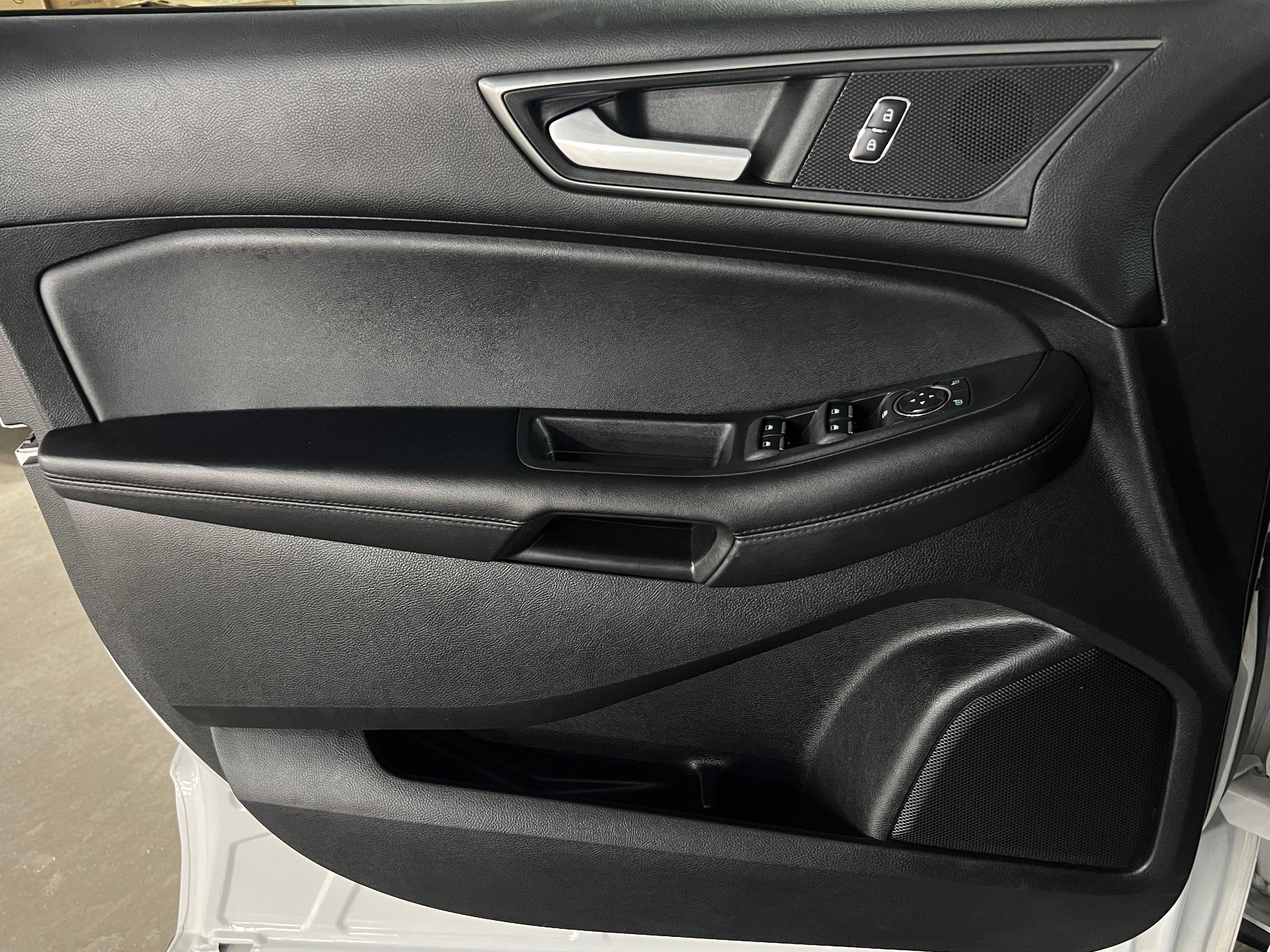 2022 Ford Edge SE - Photo 10