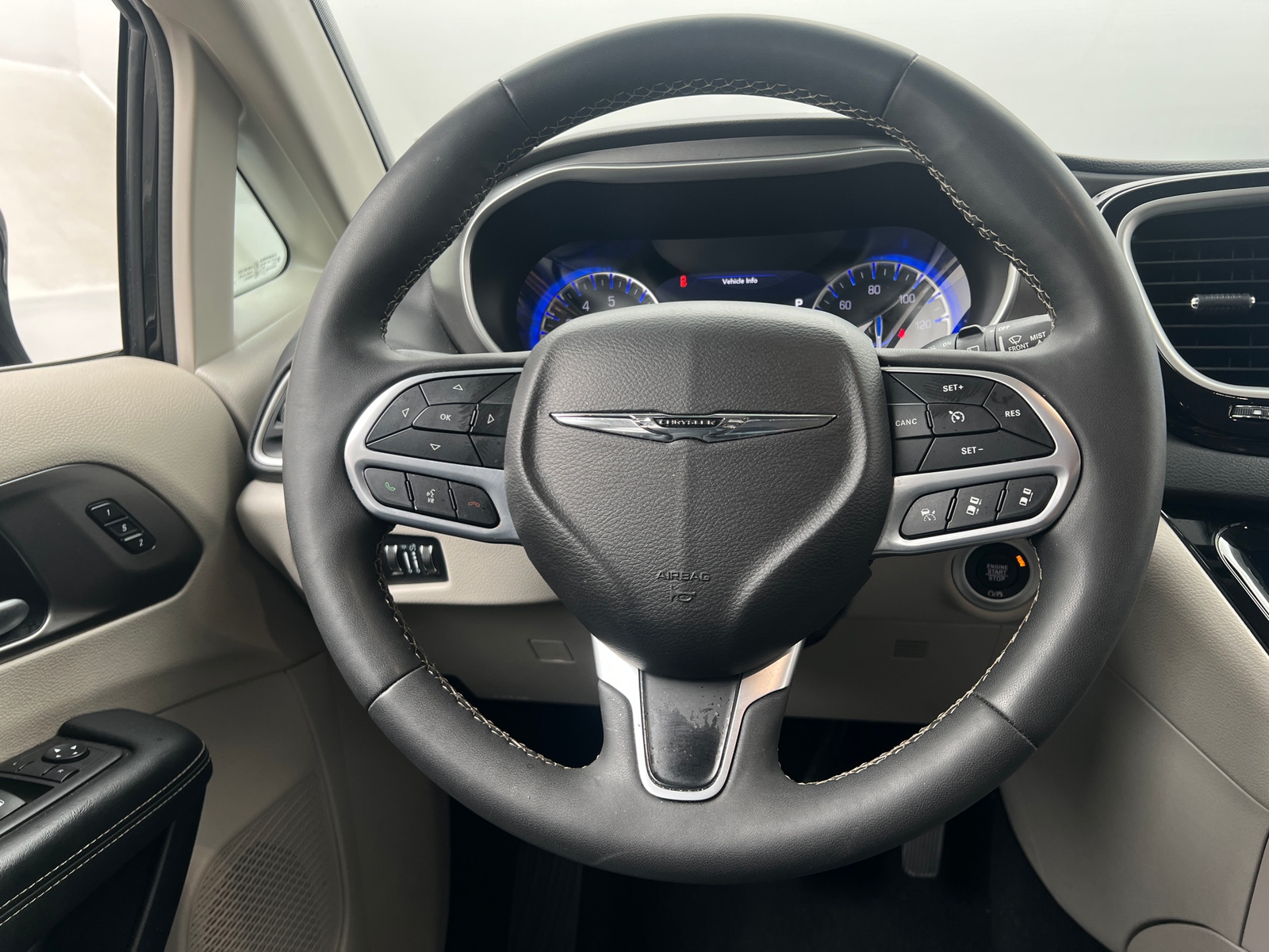 Thumbnail: 2024 Chrysler Pacifica - 4