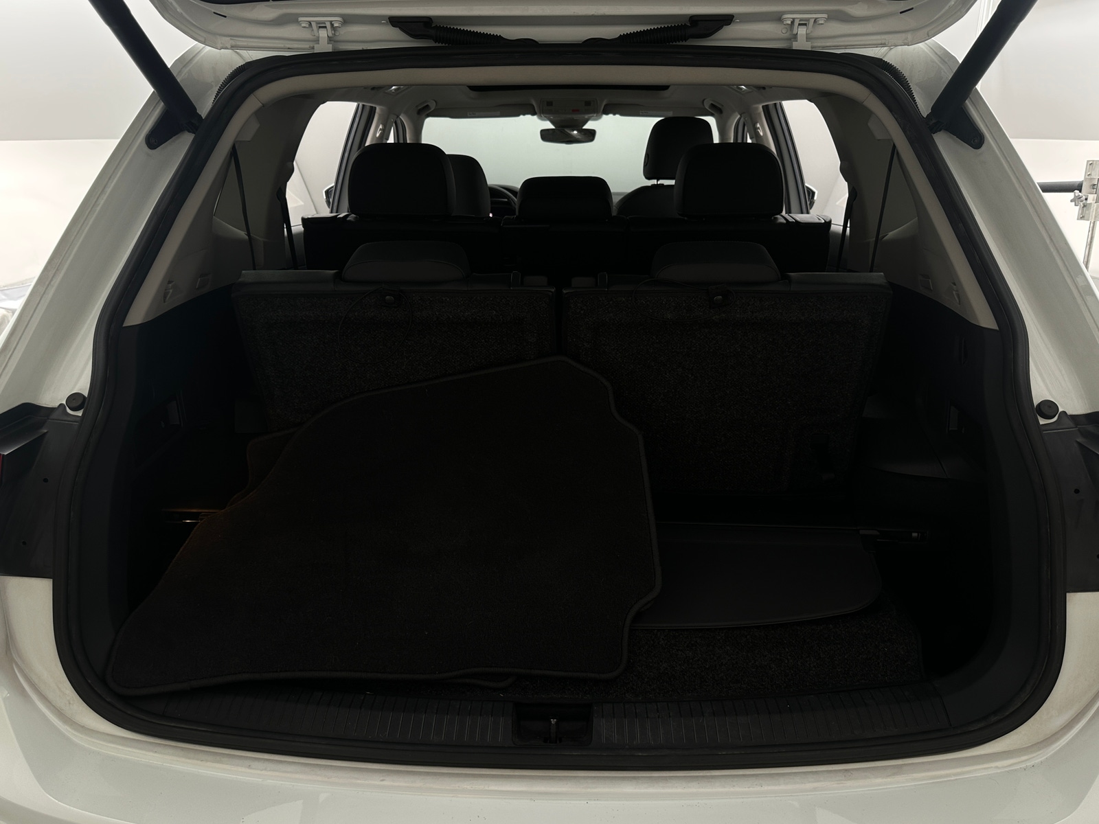 Thumbnail: 2020 Volkswagen Tiguan - 7