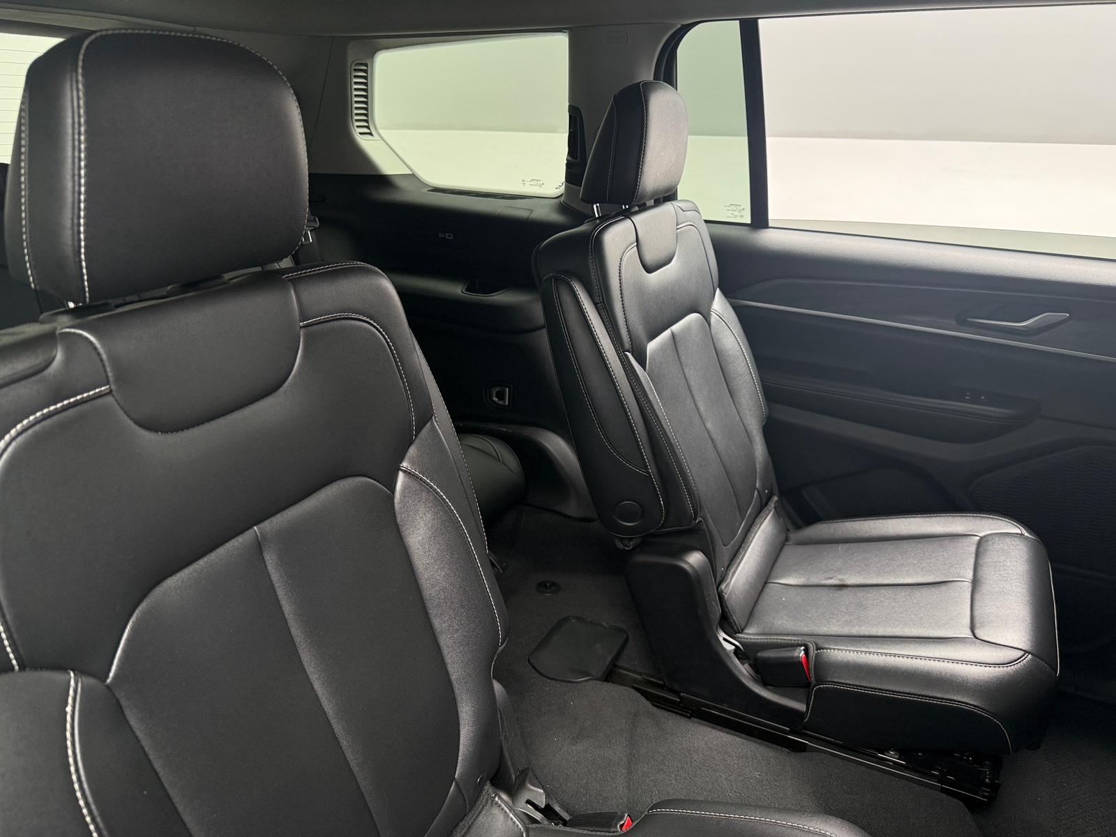 Thumbnail: 2023 Jeep Grand Cherokee L - 5