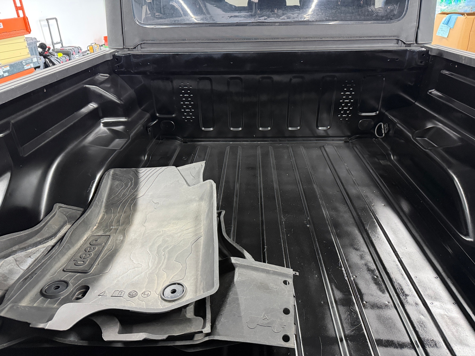 Thumbnail: 2021 Jeep Gladiator - 7