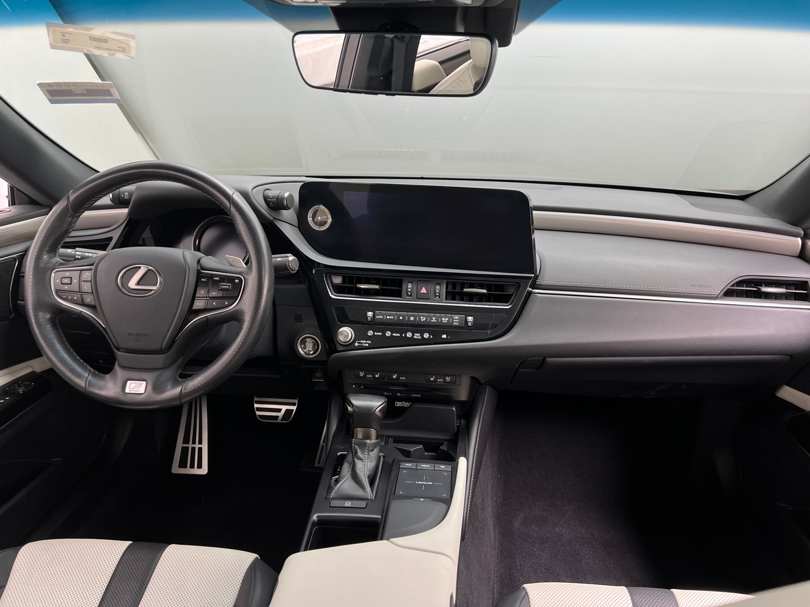 Thumbnail: 2022 Lexus ES - 2
