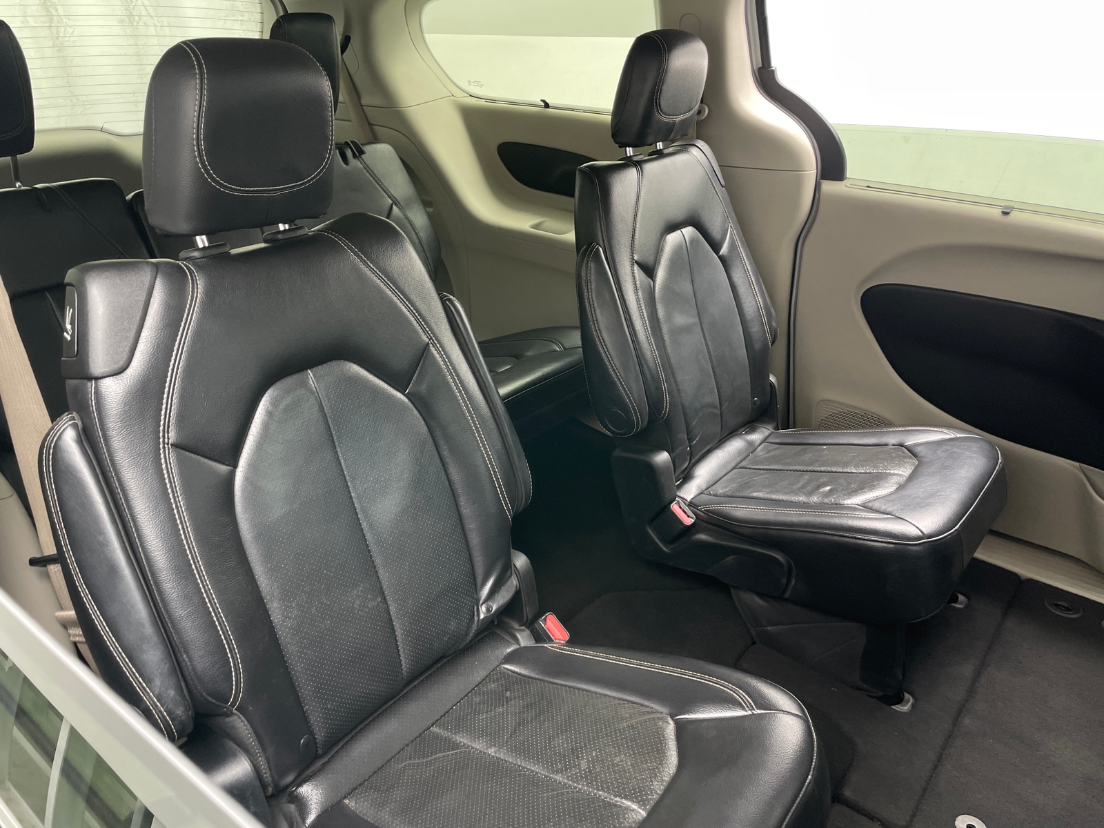 Thumbnail: 2022 Chrysler Pacifica - 5